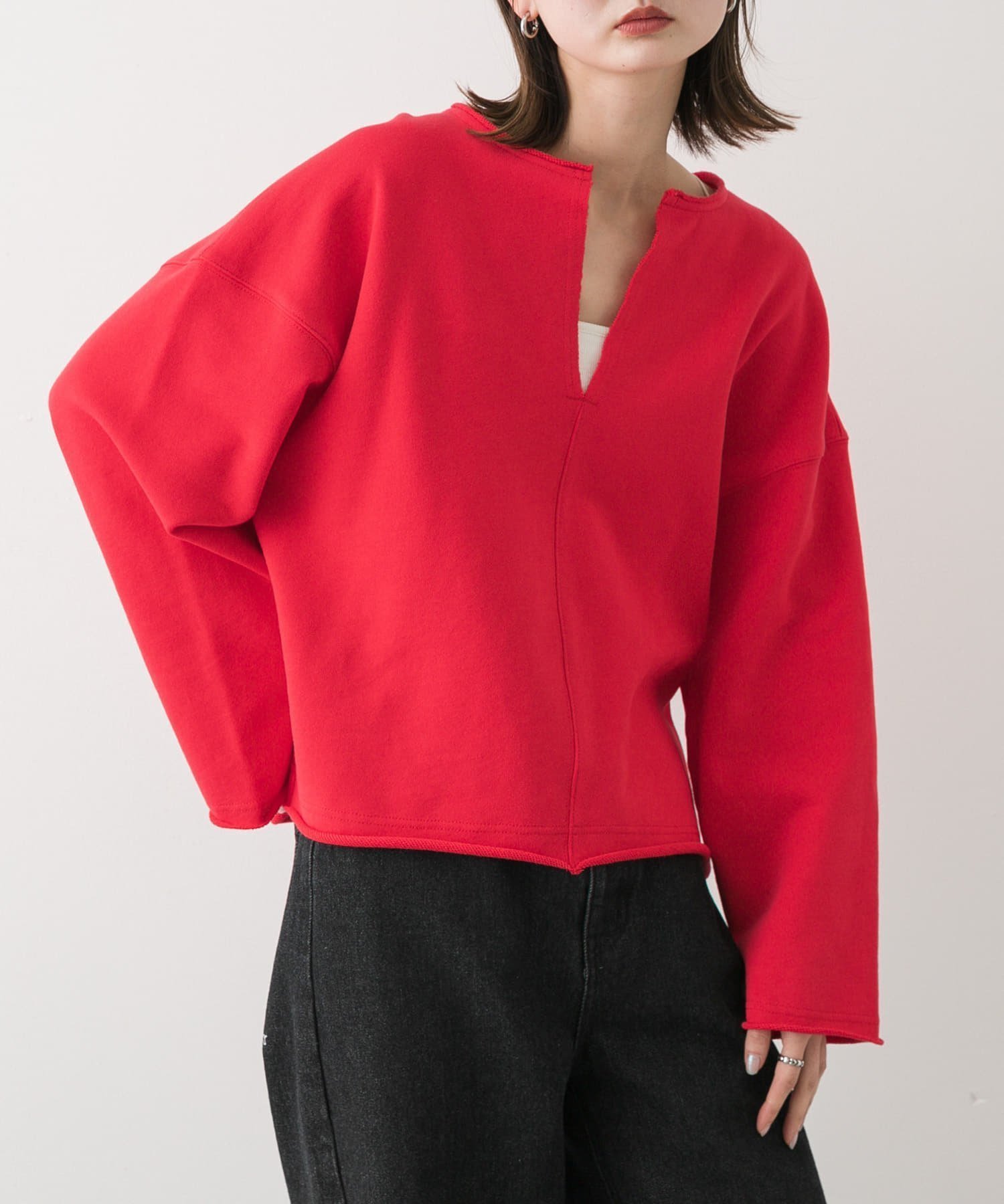 【センスオブプレイス/SENSE OF PLACE by URBAN RESEARCH】のVネックルーズスウェット インテリア・キッズ・メンズ・レディースファッション・服の通販 founy(ファニー) 　ファッション　Fashion　レディースファッション　Fashion for Women　トップス・カットソー　Cut & Sew Tops　レディースパーカー・カジュアルフーディー　Casual Hoodies & Sweatshirts　スウェット・クルーネックトップス　Sweatshirts & Crewnecks / Relaxed Fit Sweat Tops　Vネックトップス　V-Neck Tops / V-Cut Neckline Shirts　カットオフ　Cut-Off Design　エレガント 上品　Elegant　CORAL|ID: prp329100004648230 ipo3291000000033558415
