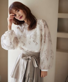 【ミスティ ウーマン/mysty woman】の【上西星来さん着用アイテム】フローラルレース刺繍ロングスリーブブラウス 人気、トレンドファッション・服の通販 founy(ファニー) ファッションモデル・俳優・女優 Models 女性 Women 上西星来 Jonishi Seira ファッション Fashion レディースファッション Fashion for Women トップス・カットソー Cut & Sew Tops シャツ・ブラウス・オフィスカジュアル Elegant Blouses & Button-Ups おすすめ Recommended / Our Picks インナー Innerwear シンプル Simple, Minimal ジャケット Jacket, Outerwear デニム Denim, Jeans Material フラワー Flower, Floral エレガント 上品 Elegant 長袖 Long Sleeve, Full Sleeve |ID:prp329100004648246