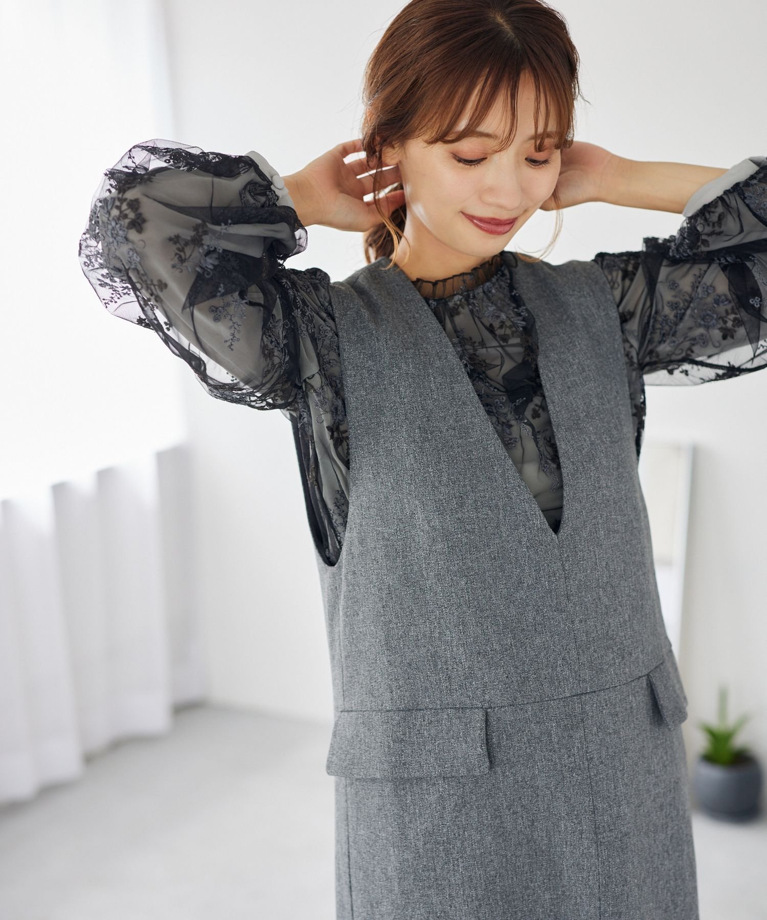 【ミスティ ウーマン/mysty woman】の【上西星来さん着用アイテム】フローラルレース刺繍ロングスリーブブラウス インテリア・キッズ・メンズ・レディースファッション・服の通販 founy(ファニー) 　ファッションモデル・俳優・女優　Models　女性　Women　上西星来　Jonishi Seira　ファッション　Fashion　レディースファッション　Fashion for Women　トップス・カットソー　Cut & Sew Tops　シャツ・ブラウス・オフィスカジュアル　Elegant Blouses & Button-Ups　おすすめ　Recommended / Our Picks　インナー　Innerwear　シンプル　Simple, Minimal　ジャケット　Jacket, Outerwear　デニム　Denim, Jeans Material　フラワー　Flower, Floral　エレガント 上品　Elegant　長袖　Long Sleeve, Full Sleeve　チャコールグレー18|ID: prp329100004648246 ipo3291000000033558575