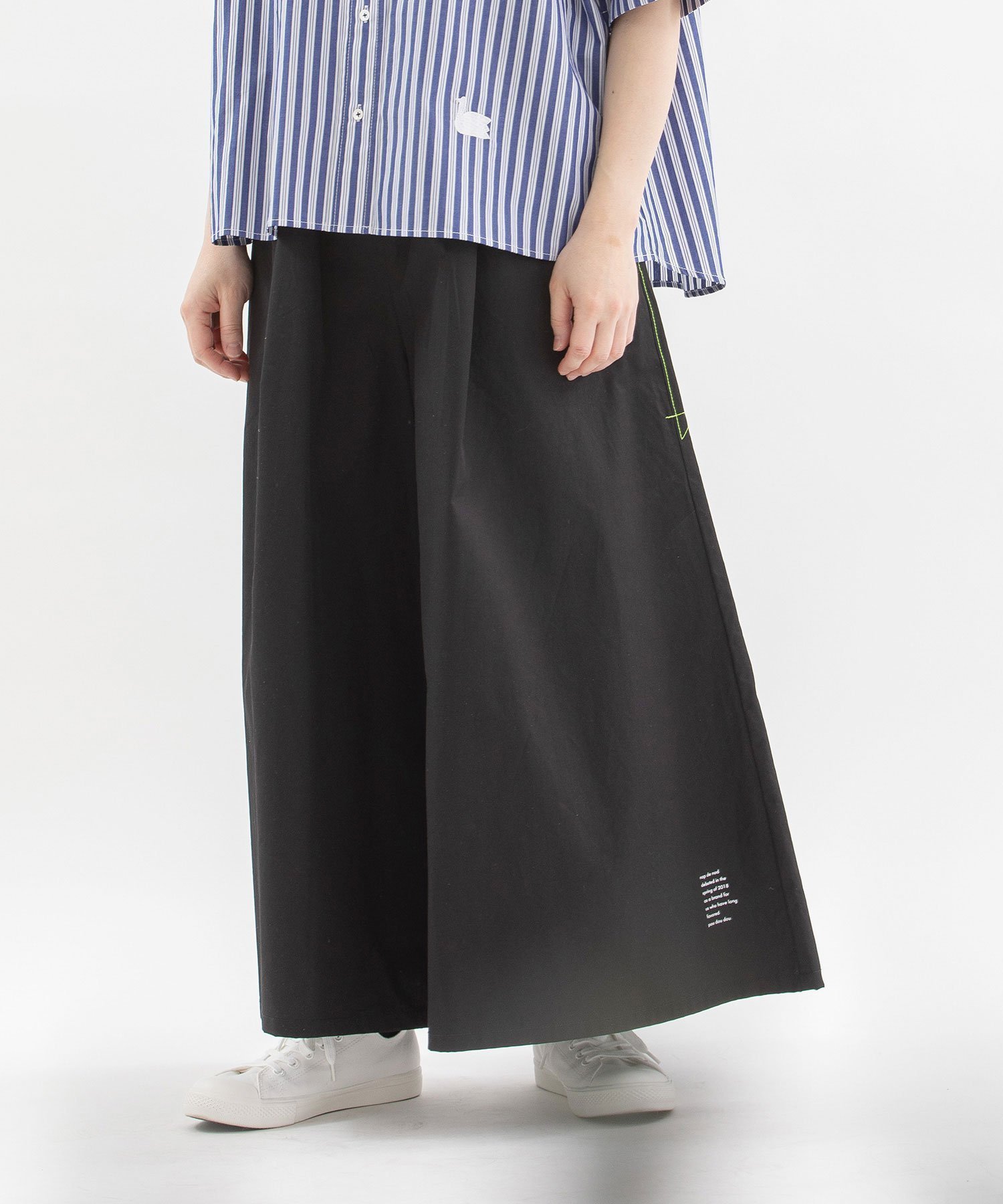 【プードゥドゥ/POU DOU DOU】の綾ダンプフレアーマキシパンツ インテリア・キッズ・メンズ・レディースファッション・服の通販 founy(ファニー) 　ファッション　Fashion　レディースファッション　Fashion for Women　パンツ　Pants & Trousers　くるぶし　Ankle-Length　シンプル　Simple, Minimal　スカラップ　Scallop, Scalloped Edge　スマート　Smart, Elegant　定番　Standard, Basic Item　フォルム　Silhouette, Form　プリント　Print, Printed Pattern　ボトム　Bottoms, Lower Wear　ポケット　Pocket, Pocket Detail　マキシ　Maxi, Full Length　リラックス　Relax, Relaxed Fit　夏　Summer　ブラック|ID: prp329100004648265 ipo3291000000033558784