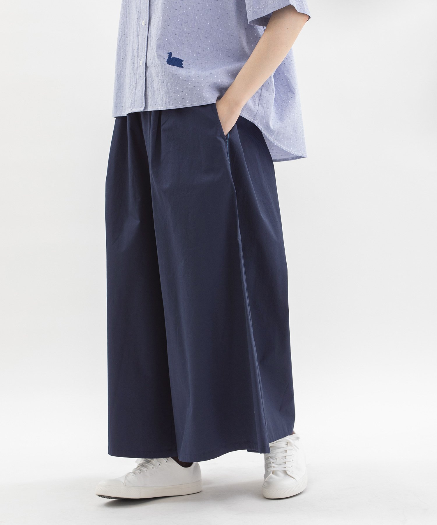 【プードゥドゥ/POU DOU DOU】の綾ダンプフレアーマキシパンツ インテリア・キッズ・メンズ・レディースファッション・服の通販 founy(ファニー) 　ファッション　Fashion　レディースファッション　Fashion for Women　パンツ　Pants & Trousers　くるぶし　Ankle-Length　シンプル　Simple, Minimal　スカラップ　Scallop, Scalloped Edge　スマート　Smart, Elegant　定番　Standard, Basic Item　フォルム　Silhouette, Form　プリント　Print, Printed Pattern　ボトム　Bottoms, Lower Wear　ポケット　Pocket, Pocket Detail　マキシ　Maxi, Full Length　リラックス　Relax, Relaxed Fit　夏　Summer　ネイビー|ID: prp329100004648265 ipo3291000000033558786