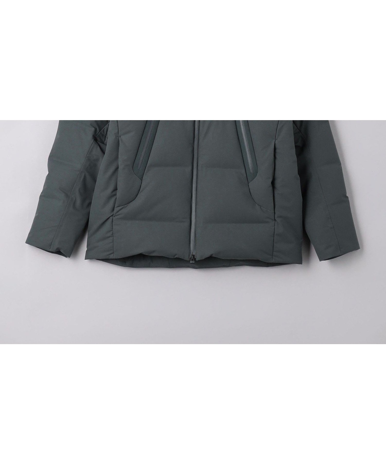 【ユナイテッドアローズ/UNITED ARROWS / MEN】の【別注】 DESCENTE ALLTERRAIN MIZUSAWA DOWN OVERSIZED JACKET MOUNTAINEER/水沢ダウンジャケット インテリア・キッズ・メンズ・レディースファッション・服の通販 founy(ファニー) 　ファッション　Fashion　メンズファッション　Fashion for Men　キルト　Quilt, Quilted Fabric　コンパクト　Compact, Small Size　ジャケット　Jacket, Outerwear　スラックス　Slacks, Dress Pants　ダウン　Down, Puffer　フロント　Front, Front Design　ポケット　Pocket, Pocket Detail　別注　Limited Edition, Custom Order　メッシュ　Mesh, Net Fabric　DK.GRAY|ID: prp329100004648350 ipo3291000000033559861