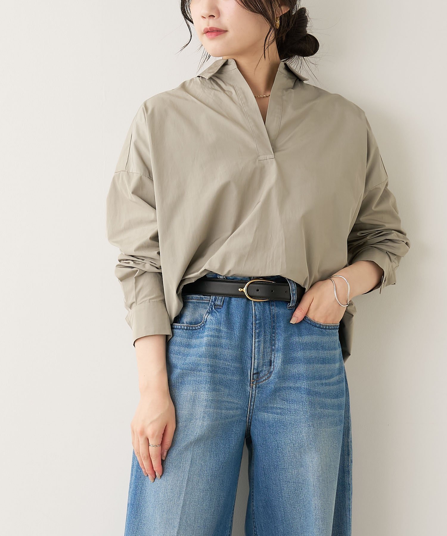 【マイカ ディール/MICA & DEAL】のバックタックスキッパーブラウス インテリア・キッズ・メンズ・レディースファッション・服の通販 founy(ファニー) 　ファッション　Fashion　レディースファッション　Fashion for Women　トップス・カットソー　Cut & Sew Tops　シャツ・ブラウス・オフィスカジュアル　Elegant Blouses & Button-Ups　バッグ　Bags　スキッパー　Skipper, Open Collar　タフタ　Taffeta, Structured Fabric　フォルム　Silhouette, Form　ビジネス 仕事 通勤　Business / Work / Commuting　KHAKI|ID: prp329100004648387 ipo3291000000033560429