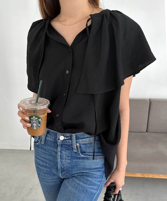 【アンドミー/andme】のフロントリボン フリルカラー シャツ ブラウス インテリア・キッズ・メンズ・レディースファッション・服の通販 founy(ファニー) https://founy.com/ ファッション Fashion レディースファッション Fashion for Women トップス・カットソー Cut & Sew Tops シャツ・ブラウス・オフィスカジュアル Elegant Blouses & Button-Ups おすすめ Recommended / Our Picks ダウン Down, Puffer トレンド Trend, Trending Now フリル Frill, Ruffle フロント Front, Front Design リボン Ribbon, Bow |ID: prp329100004648408 ipo3291000000033560716