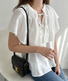 【アンドミー/andme】のフロントリボン フリルカラー シャツ ブラウス オフホワイト|ID: prp329100004648408 ipo3291000000033560719