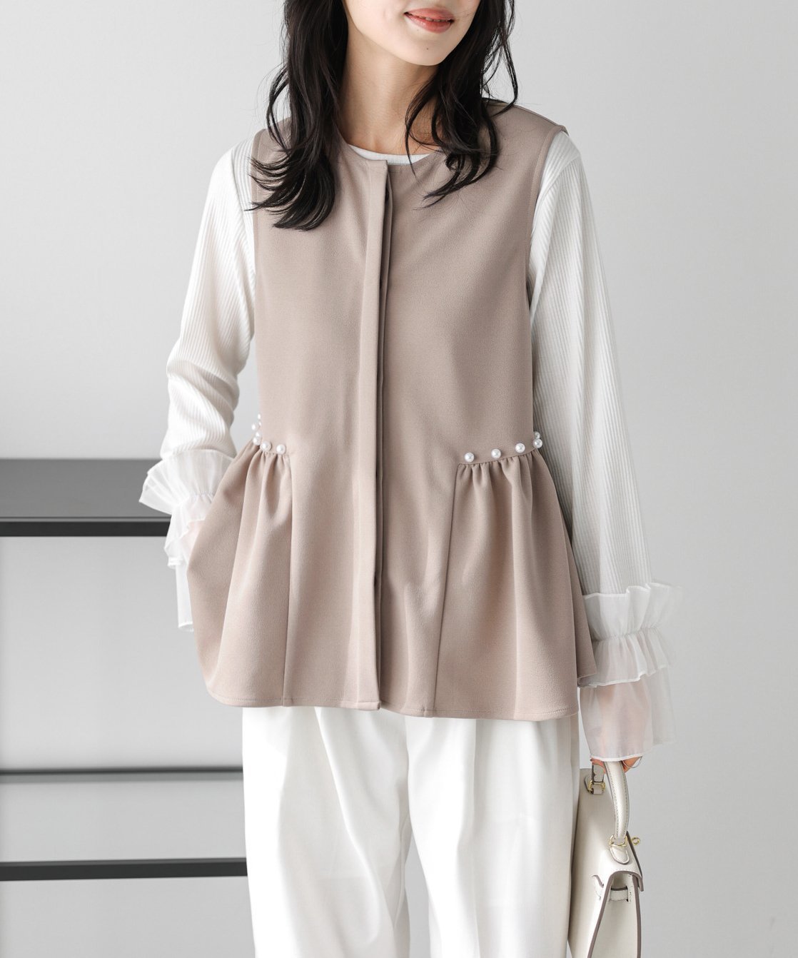 【ラジュール/Lajour】のパールペプラムジレ インテリア・キッズ・メンズ・レディースファッション・服の通販 founy(ファニー) 　ファッション　Fashion　レディースファッション　Fashion for Women　アウター　Coat / Outerwear Collection　トップス・カットソー　Cut & Sew Tops　ベスト&ジレ / 重ね着スタイル　Vests & Gilets　おすすめ　Recommended / Our Picks　オケージョン　Occasion Wear　ギャザー　Gathered, Ruffled　シンプル　Simple, Minimal　パール　Pearl, Pearl Accent　フォーマル　Formal, Dressy　ペプラム　Peplum, Flared Hem　モチーフ　Motif, Design Theme　エレガント 上品　Elegant　夏　Summer　ベージュ|ID: prp329100004648471 ipo3291000000033561716