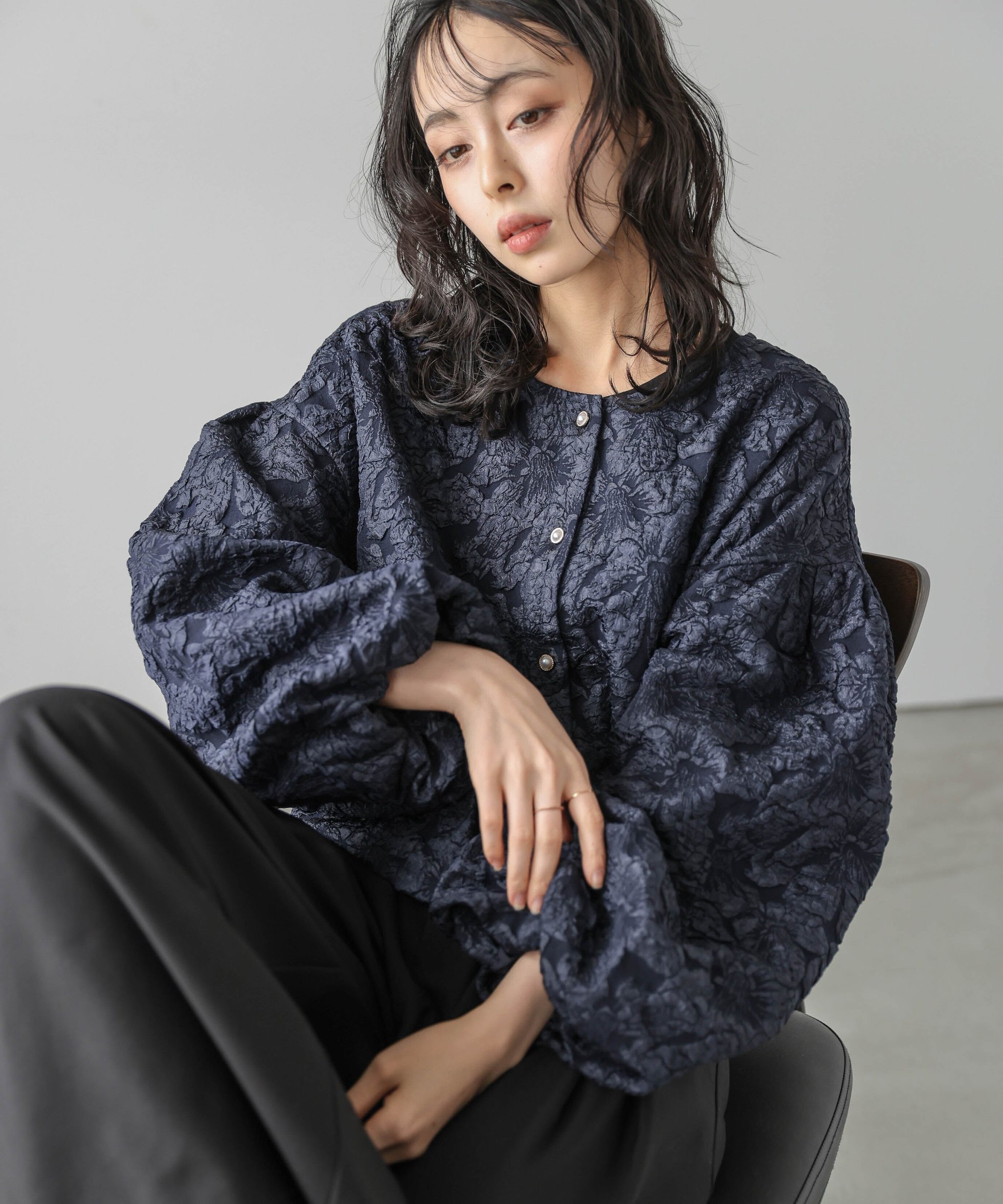 【ラジュール/Lajour】のふくれジャガードブルゾン インテリア・キッズ・メンズ・レディースファッション・服の通販 founy(ファニー) 　ファッション　Fashion　レディースファッション　Fashion for Women　アウター　Coat / Outerwear Collection　ブルゾンジャケット・スポーティアウター　Blouson Jackets　クラシカル　Classical, Vintage-Inspired　ショルダー　Shoulder, Shoulder Strap　スリーブ　Sleeve, Long Sleeve / Short Sleeve　ドロップ　Drop Shoulder, Dropped Style　バルーン　Balloon, Balloon Silhouette　パール　Pearl, Pearl Accent　フェミニン　Feminine, Girly　ブルゾン　Blouson, Bomber Jacket　ヴィンテージ　Vintage Style　エレガント 上品　Elegant　ネイビー|ID: prp329100004648674 ipo3291000000033566127