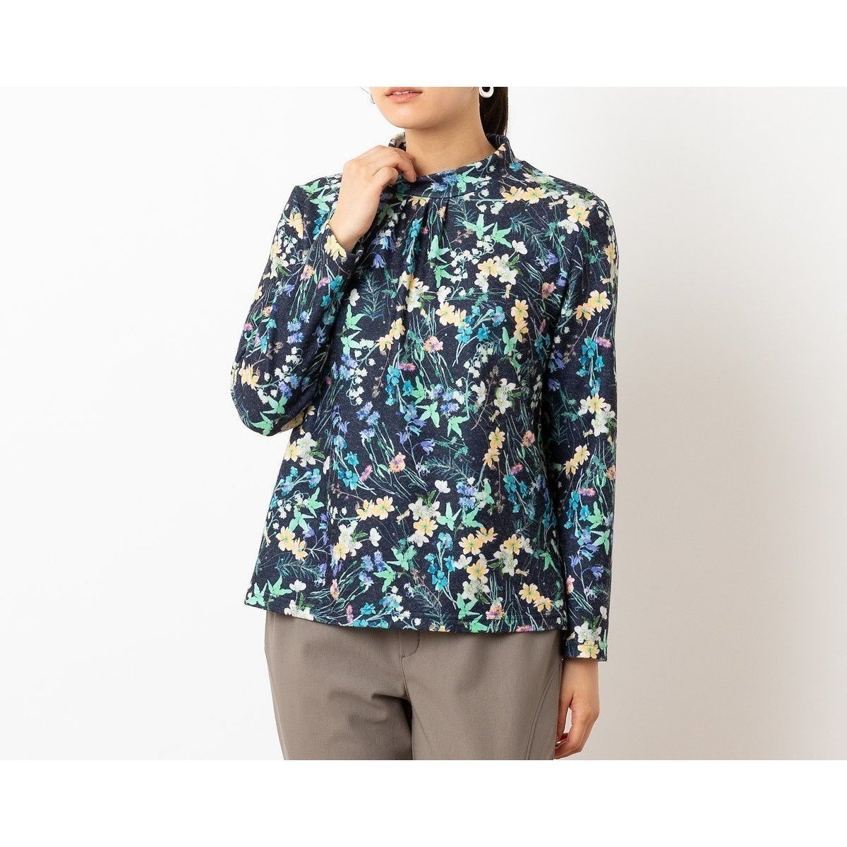 【ロブジェ/LOBJIE】のボタニカル柄カットソー インテリア・キッズ・メンズ・レディースファッション・服の通販 founy(ファニー) 　ファッション　Fashion　レディースファッション　Fashion for Women　トップス・カットソー　Cut & Sew Tops　カットソー・ベーシックTシャツ　Cut-and-Sewn Tops / Stretch Tees & Basics　おすすめ　Recommended / Our Picks　インナー　Innerwear　カットソー　Cut and Sewn Top　ジャケット　Jacket, Outerwear　トレンド　Trend, Trending Now　ハイネック　High Neck, Mock Neck　ボタニカル　Botanical, Floral Pattern　ボトム　Bottoms, Lower Wear　冬　Winter / This Winter　春　Spring　長袖　Long Sleeve, Full Sleeve　ダークブルー|ID: prp329100004648679 ipo3291000000033566358