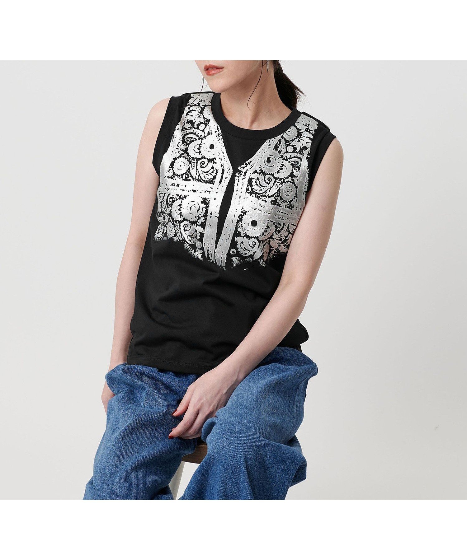 【ビューティ&ユース ユナイテッドアローズ/BEAUTY&YOUTH / UNITED ARROWS】の【WEB限定】グリッタートロンプルイユ ノースリーブTシャツ インテリア・キッズ・メンズ・レディースファッション・服の通販 founy(ファニー) 　ファッション　Fashion　レディースファッション　Fashion for Women　トップス・カットソー　Cut & Sew Tops　キャミソール&ノースリーブ　Camisoles & Sleeveless Tops　シャツ・ブラウス・オフィスカジュアル　Elegant Blouses & Button-Ups　ロングTシャツ・Tシャツ　Longline T-Shirts & Tees　アンティーク　Antique-Inspired　インナー　Innerwear　カーディガン　Cardigan, Knitwear　シルバー　Silver, Metallic Silver　シンプル　Simple, Minimal　ジャケット　Jacket, Outerwear　スラックス　Slacks, Dress Pants　デニム　Denim, Jeans Material　ノースリーブ　Sleeveless, No-Sleeve　フェミニン　Feminine, Girly　プリント　Print, Printed Pattern　レース　Lace, Lace Fabric　BLACK|ID: prp329100004648709 ipo3291000000033567386