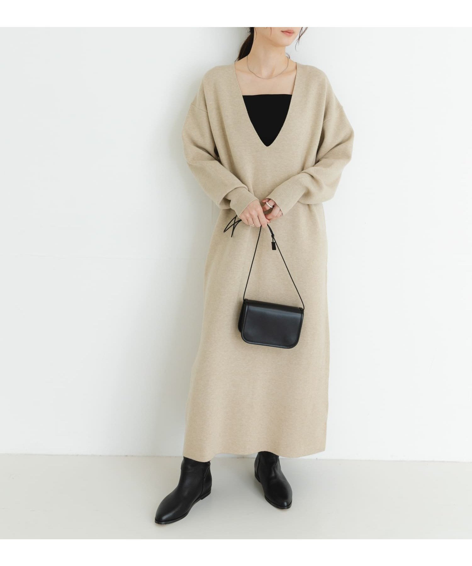 【アーバンリサーチ/URBAN RESEARCH】の深Vネックニットワンピース インテリア・キッズ・メンズ・レディースファッション・服の通販 founy(ファニー) 　ファッション　Fashion　レディースファッション　Fashion for Women　ワンピース　Dresses　ニットワンピース　Knit Dresses　2024年　2024　2024-2025秋冬・A/W　Autumn/Winter 2024–25 AW24–25　冬　Winter / This Winter　おすすめ　Recommended / Our Picks　インナー　Innerwear　シアー　Sheer, See-Through　ジャケット　Jacket, Outerwear　デコルテ　Décolleté, Neckline　ベーシック　Basic, Essential　A/W・秋冬　Autumn/Winter　BEIGE|ID: prp329100004648715 ipo3291000000033567667