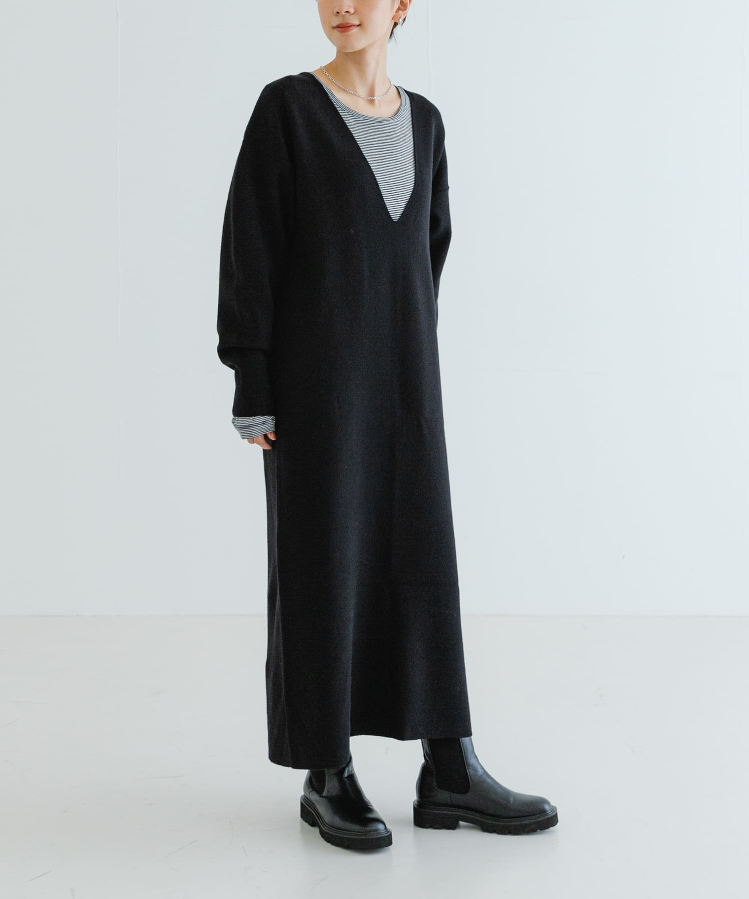 【アーバンリサーチ/URBAN RESEARCH】の深Vネックニットワンピース インテリア・キッズ・メンズ・レディースファッション・服の通販 founy(ファニー) 　ファッション　Fashion　レディースファッション　Fashion for Women　ワンピース　Dresses　ニットワンピース　Knit Dresses　2024年　2024　2024-2025秋冬・A/W　Autumn/Winter 2024–25 AW24–25　冬　Winter / This Winter　おすすめ　Recommended / Our Picks　インナー　Innerwear　シアー　Sheer, See-Through　ジャケット　Jacket, Outerwear　デコルテ　Décolleté, Neckline　ベーシック　Basic, Essential　A/W・秋冬　Autumn/Winter　BLACK|ID: prp329100004648715 ipo3291000000033567669
