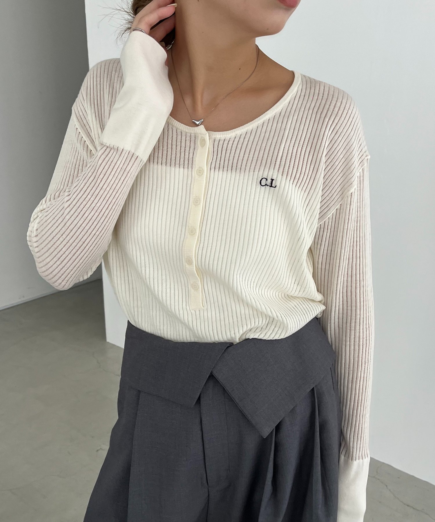 【カプリシューレマージュ/CAPRICIEUX LEMAGE】のC.L シアーヘンリーニット インテリア・キッズ・メンズ・レディースファッション・服の通販 founy(ファニー) 　ファッション　Fashion　レディースファッション　Fashion for Women　トップス・カットソー　Cut & Sew Tops　ニット　Knit Tops & Sweaters　インナー　Innerwear　秋　Autumn　カフス　Cuff Design　カーディガン　Cardigan, Knitwear　切替　Switching, Contrast Panel　ジャケット　Jacket, Outerwear　透かし　Cut-Out, Lacework　マキシ　Maxi, Full Length　ワイド　Wide, Wide Fit　おすすめ　Recommended / Our Picks　夏　Summer　オフホワイト|ID: prp329100004648904 ipo3291000000033819081