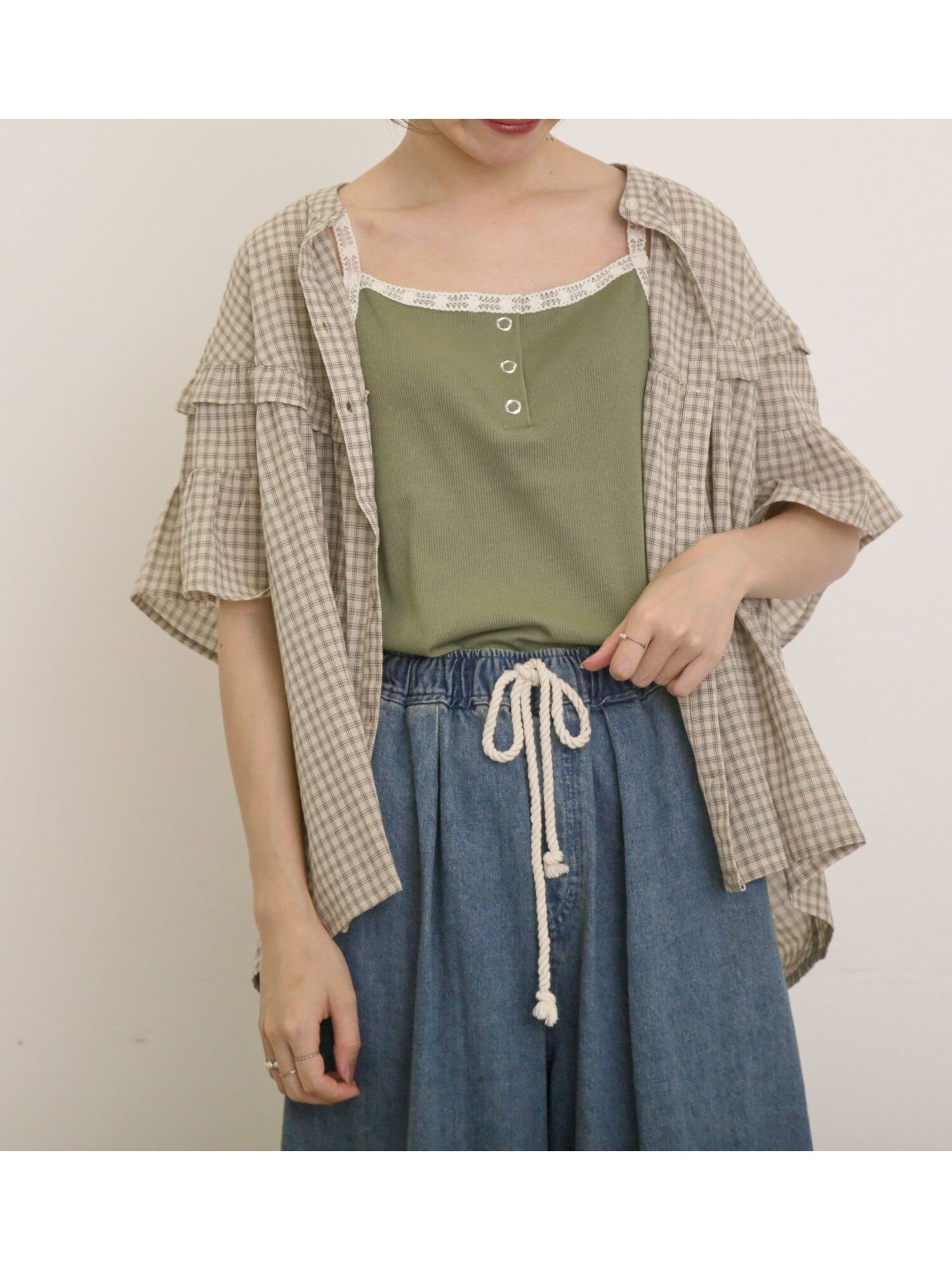 【サマンサモスモス/Samansa Mos2】のフリル切替ブラウス インテリア・キッズ・メンズ・レディースファッション・服の通販 founy(ファニー) 　ファッション　Fashion　レディースファッション　Fashion for Women　トップス・カットソー　Cut & Sew Tops　シャツ・ブラウス・オフィスカジュアル　Elegant Blouses & Button-Ups　スリーブ　Sleeve, Long Sleeve / Short Sleeve　フリル　Frill, Ruffle　ラウンド　Round, Round Neck　切替　Switching, Contrast Panel　ベージュ|ID: prp329100004648949 ipo3291000000033573111