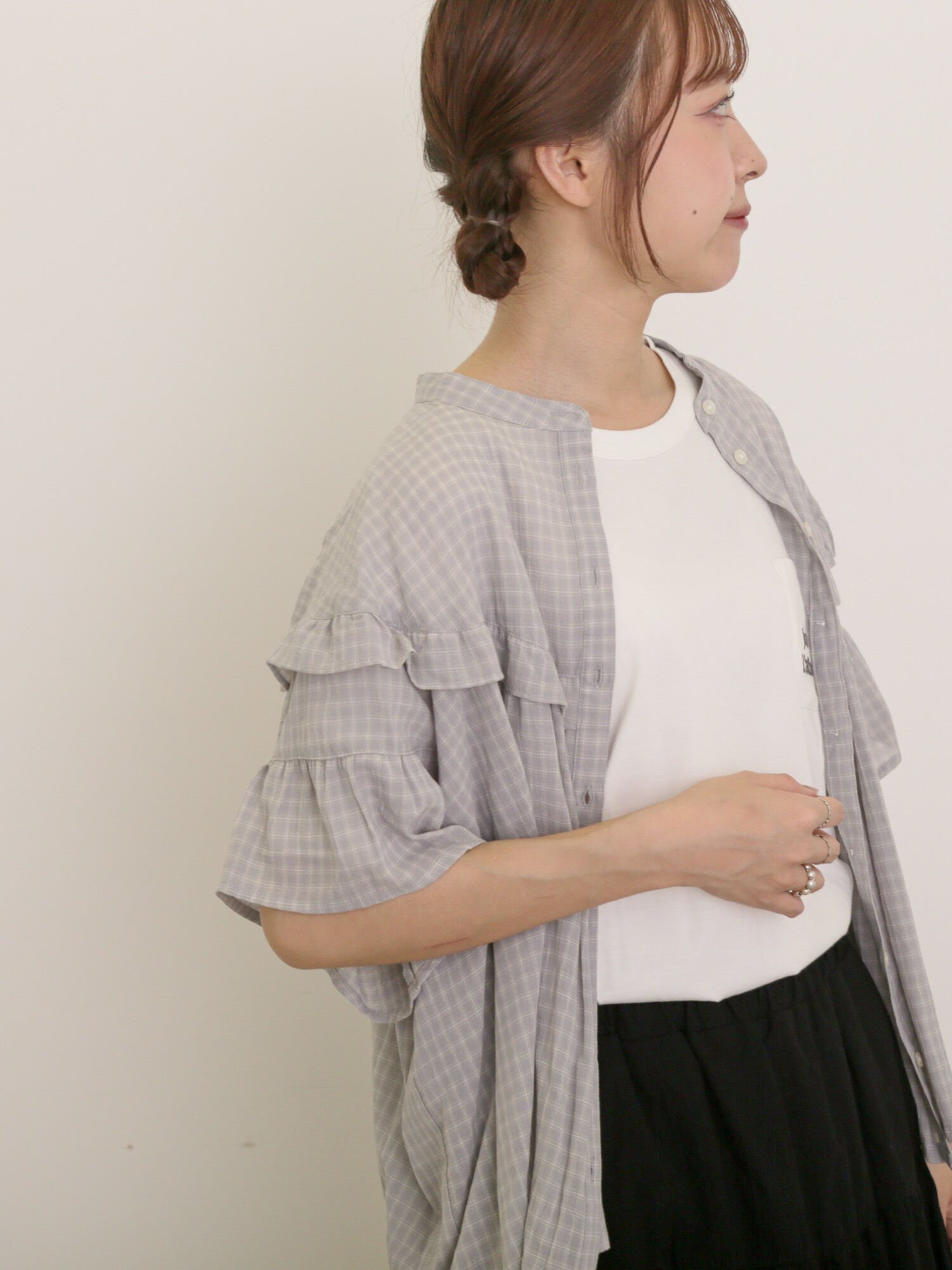 【サマンサモスモス/Samansa Mos2】のフリル切替ブラウス インテリア・キッズ・メンズ・レディースファッション・服の通販 founy(ファニー) 　ファッション　Fashion　レディースファッション　Fashion for Women　トップス・カットソー　Cut & Sew Tops　シャツ・ブラウス・オフィスカジュアル　Elegant Blouses & Button-Ups　スリーブ　Sleeve, Long Sleeve / Short Sleeve　フリル　Frill, Ruffle　ラウンド　Round, Round Neck　切替　Switching, Contrast Panel　グレー|ID: prp329100004648949 ipo3291000000033573114