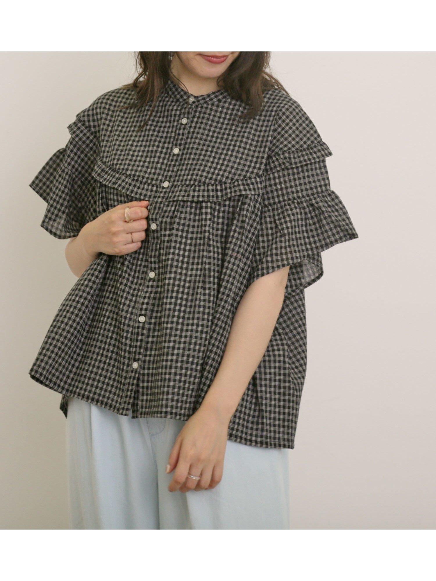 【サマンサモスモス/Samansa Mos2】のフリル切替ブラウス インテリア・キッズ・メンズ・レディースファッション・服の通販 founy(ファニー) 　ファッション　Fashion　レディースファッション　Fashion for Women　トップス・カットソー　Cut & Sew Tops　シャツ・ブラウス・オフィスカジュアル　Elegant Blouses & Button-Ups　スリーブ　Sleeve, Long Sleeve / Short Sleeve　フリル　Frill, Ruffle　ラウンド　Round, Round Neck　切替　Switching, Contrast Panel　ブラック|ID: prp329100004648949 ipo3291000000033573118