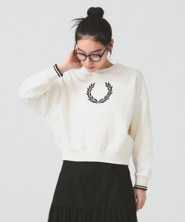【ビームス ウイメン/BEAMS】の【別注/秋まで着れる/長袖】FRED PERRY / SWEAT フレッドペリー スウェット インテリア・キッズ・メンズ・レディースファッション・服の通販 founy(ファニー) https://founy.com/ ファッション Fashion レディースファッション Fashion for Women トップス・カットソー Cut & Sew Tops レディースパーカー・カジュアルフーディー Casual Hoodies & Sweatshirts スウェット・クルーネックトップス Sweatshirts & Crewnecks / Relaxed Fit Sweat Tops 秋 Autumn コンパクト Compact, Small Size シンプル Simple, Minimal スウェット / スエット Sweatshirt, Sweatwear スラックス Slacks, Dress Pants デニム Denim, Jeans Material 長袖 Long Sleeve, Full Sleeve フィット Fit, Slim Fit フロント Front, Front Design 別注 Limited Edition, Custom Order リラックス Relax, Relaxed Fit ループ Loop, Loop Knit おすすめ Recommended / Our Picks |ID: prp329100004649052 ipo3291000000033575296