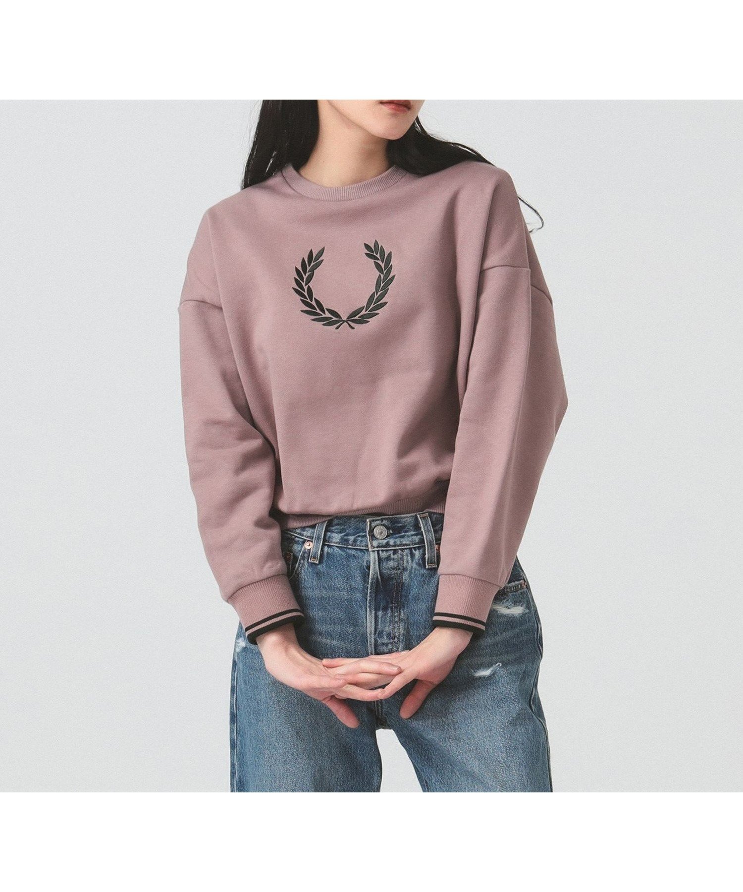 【ビームス ウイメン/BEAMS】の【別注/秋まで着れる/長袖】FRED PERRY / SWEAT フレッドペリー スウェット インテリア・キッズ・メンズ・レディースファッション・服の通販 founy(ファニー) 　ファッション　Fashion　レディースファッション　Fashion for Women　トップス・カットソー　Cut & Sew Tops　レディースパーカー・カジュアルフーディー　Casual Hoodies & Sweatshirts　スウェット・クルーネックトップス　Sweatshirts & Crewnecks / Relaxed Fit Sweat Tops　秋　Autumn　コンパクト　Compact, Small Size　シンプル　Simple, Minimal　スウェット / スエット　Sweatshirt, Sweatwear　スラックス　Slacks, Dress Pants　デニム　Denim, Jeans Material　長袖　Long Sleeve, Full Sleeve　フィット　Fit, Slim Fit　フロント　Front, Front Design　別注　Limited Edition, Custom Order　リラックス　Relax, Relaxed Fit　ループ　Loop, Loop Knit　おすすめ　Recommended / Our Picks　DARK_PINK|ID: prp329100004649052 ipo3291000000033575301