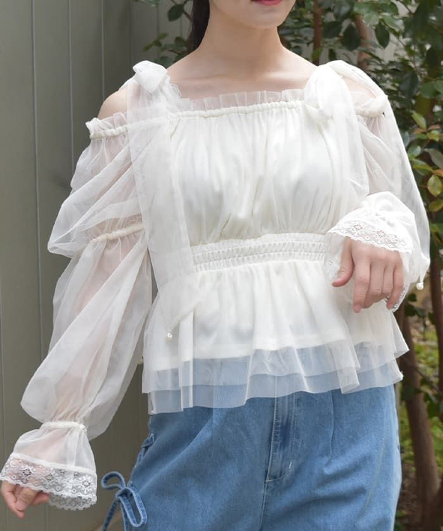 【アクシーズファム/axes femme】のパール付リボンチュールプルオーバー インテリア・キッズ・メンズ・レディースファッション・服の通販 founy(ファニー) 　ファッション　Fashion　レディースファッション　Fashion for Women　トップス・カットソー　Cut & Sew Tops　カジュアルプルオーバー・ニットトップス　Pullovers & Knit Tops / Casual Pullovers　おすすめ　Recommended / Our Picks　タンク　Tank Top, Sleeveless Top　チュール　Tulip, Tulip Motif　パール　Pearl, Pearl Accent　ボトム　Bottoms, Lower Wear　レース　Lace, Lace Fabric　今季　This Season, Current Season　白|ID: prp329100004649435 ipo3291000000033581239