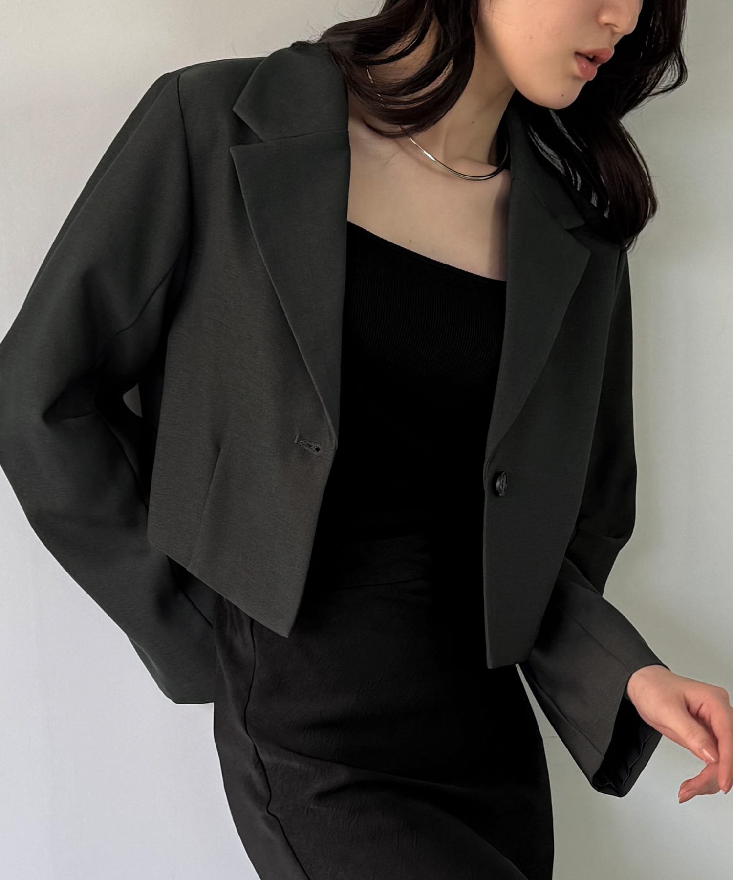 【ジュノア/JUNOAH】のタックスリーブショートジャケット インテリア・キッズ・メンズ・レディースファッション・服の通販 founy(ファニー) 　ファッション　Fashion　レディースファッション　Fashion for Women　アウター　Coat / Outerwear Collection　レディースジャケット・軽アウター　Jackets　チャコール|ID: prp329100004649444 ipo3291000000033581325
