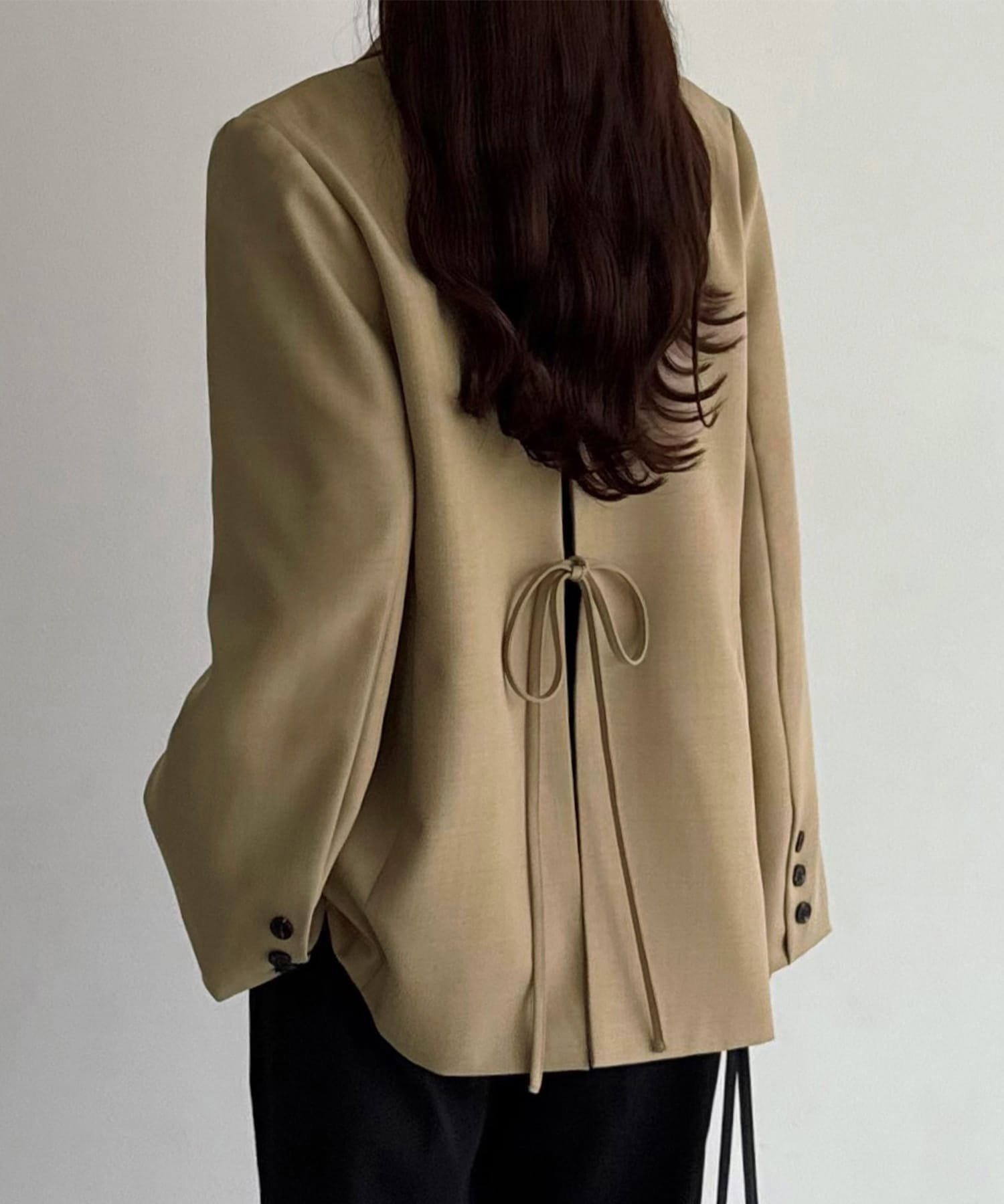 【ジュノア/JUNOAH】のcallautia バックリボンテーラードジャケット インテリア・キッズ・メンズ・レディースファッション・服の通販 founy(ファニー) 　ファッション　Fashion　レディースファッション　Fashion for Women　アウター　Coat / Outerwear Collection　レディースジャケット・軽アウター　Jackets　テーラードジャケット / 通勤・きれいめスタイル　Tailored Jackets & Blazers　ライトベージュ|ID: prp329100004649450 ipo3291000000033898195