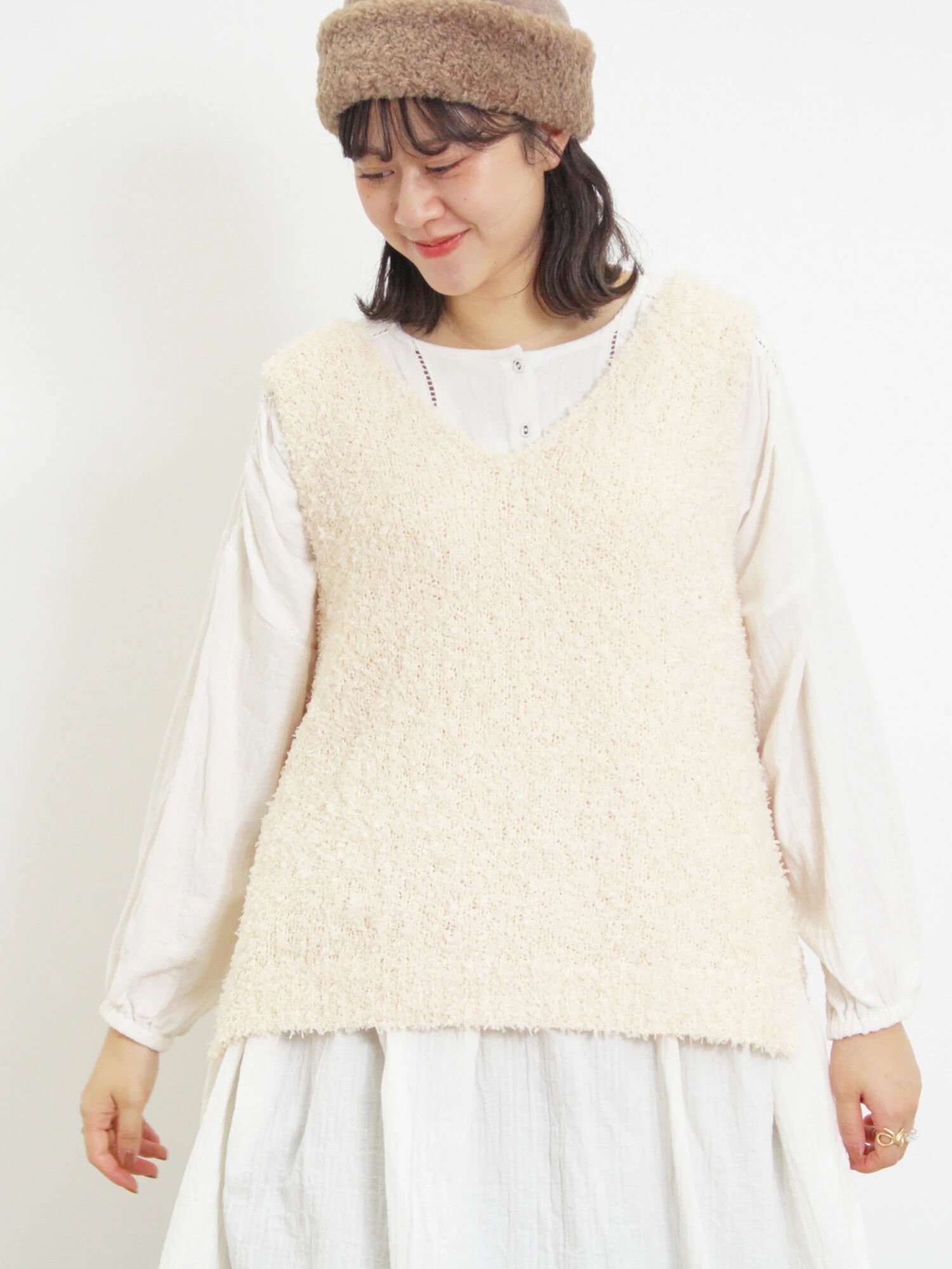 【サマンサモスモス/Samansa Mos2】のファンシーヤーンVネックベスト インテリア・キッズ・メンズ・レディースファッション・服の通販 founy(ファニー) 　ファッション　Fashion　レディースファッション　Fashion for Women　アウター　Coat / Outerwear Collection　トップス・カットソー　Cut & Sew Tops　ベスト&ジレ / 重ね着スタイル　Vests & Gilets　Vネックトップス　V-Neck Tops / V-Cut Neckline Shirts　スリット　Slit, Slit Detail　ベスト　Vest, Waistcoat　キナリ|ID: prp329100004650274 ipo3291000000033594896