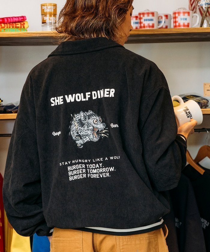 【フリークスストア/FREAK'S STORE】のSHE WOLF DINER×FREAK S STORE/シーウルフダイナー 別注 バック刺繍 コーデュロイブルゾン 【限定展開】 インテリア・キッズ・メンズ・レディースファッション・服の通販 founy(ファニー) https://founy.com/ ファッション Fashion レディースファッション Fashion for Women アウター Coat / Outerwear Collection ブルゾンジャケット・スポーティアウター Blouson Jackets バッグ Bags インナー Innerwear ヴィンテージ Vintage Style カーゴパンツ Cargo Pants, Utility Pants グラフィック Graphic, Graphic Design コラボ Collaboration, Collab コーデュロイ Corduroy, Cord Fabric シンプル Simple, Minimal スラックス Slacks, Dress Pants デニム Denim, Jeans Material トレンド Trend, Trending Now 定番 Standard, Basic Item 人気 Popular, Best Seller パーカー Hoodie, Parka ビッグ Big, Oversized フロント Front, Front Design ブルゾン Blouson, Bomber Jacket プリント Print, Printed Pattern ボトム Bottoms, Lower Wear 別注 Limited Edition, Custom Order ワイド Wide, Wide Fit ワンポイント One Point, Statement Accent A/W・秋冬 Autumn/Winter 冬 Winter / This Winter おすすめ Recommended / Our Picks |ID: prp329100004650303 ipo3291000000033595716