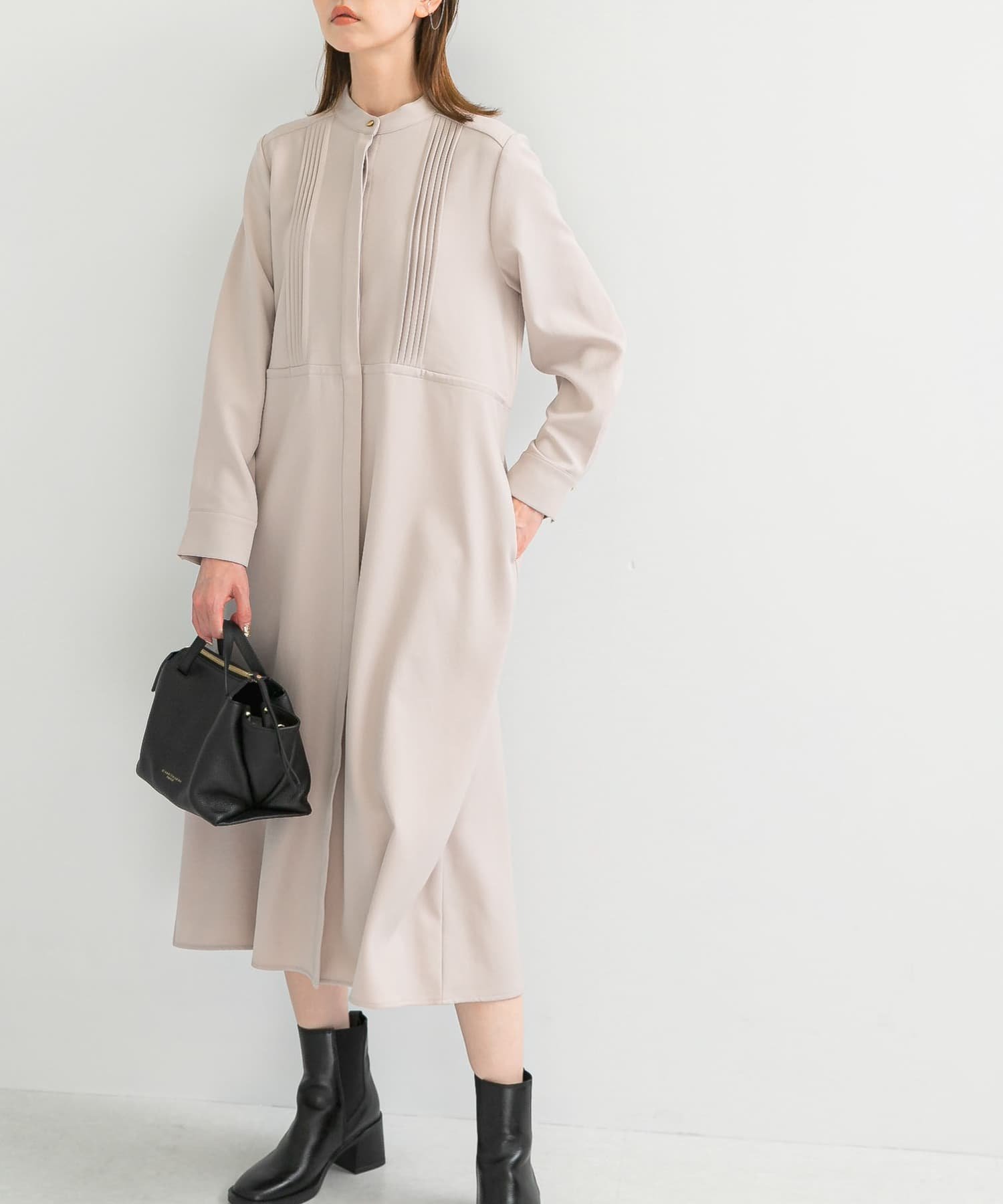 【アーバンリサーチ ロッソ/URBAN RESEARCH ROSSO】のピンタックストレートワンピース インテリア・キッズ・メンズ・レディースファッション・服の通販 founy(ファニー) 　ファッション　Fashion　レディースファッション　Fashion for Women　ワンピース　Dresses　2025年　2025　2025-2026秋冬・A/W　Autumn/Winter 2025–26 AW25–26　冬　Winter / This Winter　シンプル　Simple, Minimal　ジャケット　Jacket, Outerwear　ストレート　Straight, Straight Cut　フォーマル　Formal, Dressy　フロント　Front, Front Design　ポケット　Pocket, Pocket Detail　エレガント 上品　Elegant　A/W・秋冬　Autumn/Winter　GREIGE|ID: prp329100004650477 ipo3291000000033816358