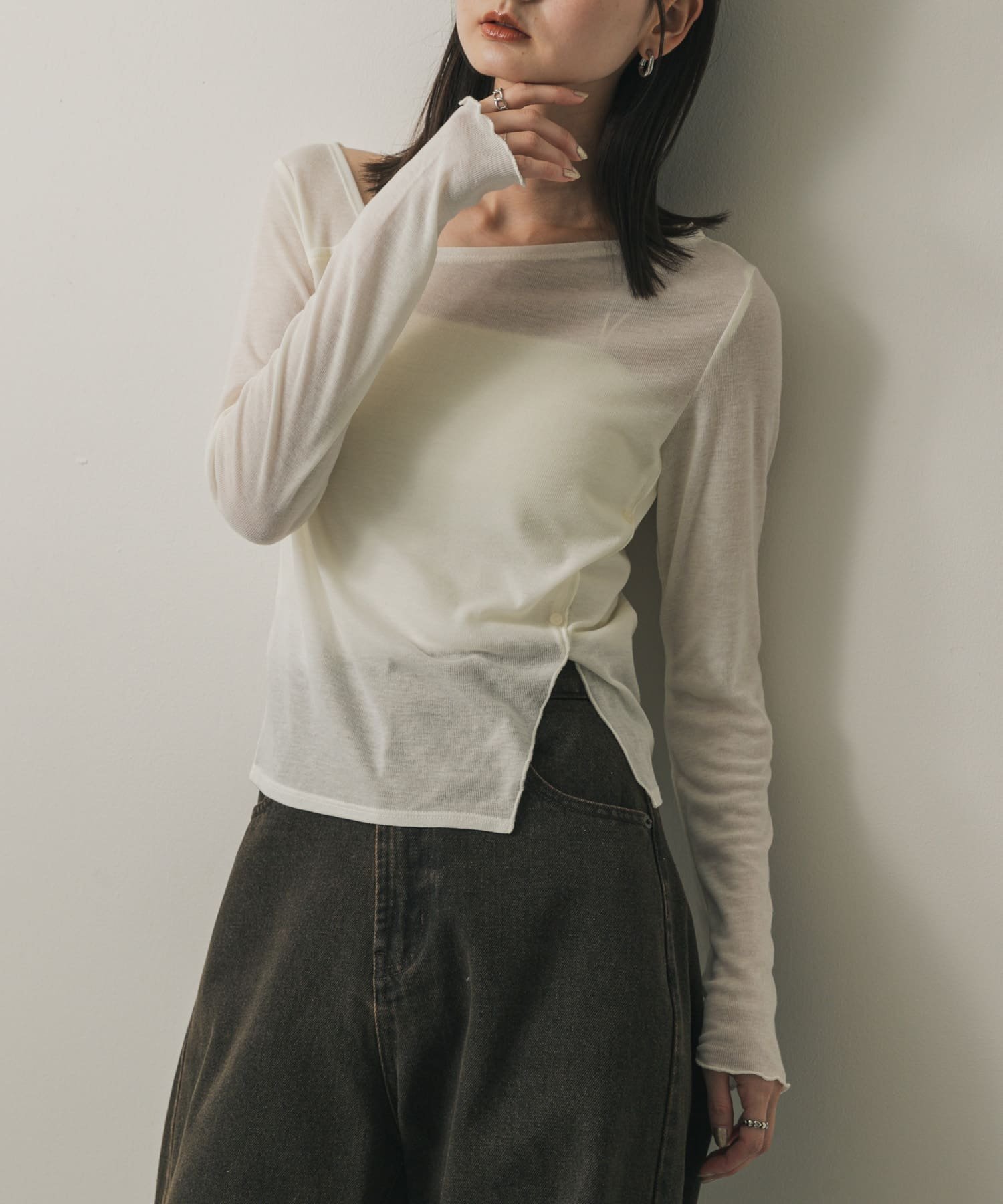 【センスオブプレイス/SENSE OF PLACE by URBAN RESEARCH】のアシメデコルテシアートップ インテリア・キッズ・メンズ・レディースファッション・服の通販 founy(ファニー) 　ファッション　Fashion　レディースファッション　Fashion for Women　デコルテ　Décolleté, Neckline　夏　Summer　OFF WHITE|ID: prp329100004650480 ipo3291000000033597010