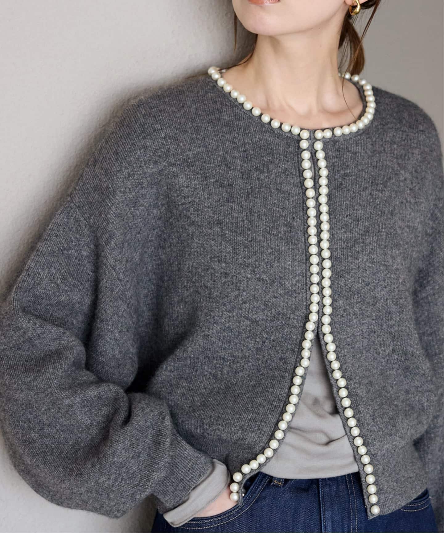 【スローブ イエナ/SLOBE IENA】のパールカーディガン インテリア・キッズ・メンズ・レディースファッション・服の通販 founy(ファニー) ファッション Fashion レディースファッション Fashion for Women トップス・カットソー Cut & Sew Tops カーディガン・羽織り Layered Style Cardigans 2025年 2025 2025-2026秋冬・A/W Autumn/Winter 2025–26 AW25–26 おすすめ Recommended / Our Picks カーディガン Cardigan, Knitwear ショート Short, Short Length デニム Denim, Jeans Material バランス Balance, Style Balance パール Pearl, Pearl Accent フォルム Silhouette, Form A/W・秋冬 Autumn/Winter グレーA|ID: prp329100004650516 ipo3291000000034552250