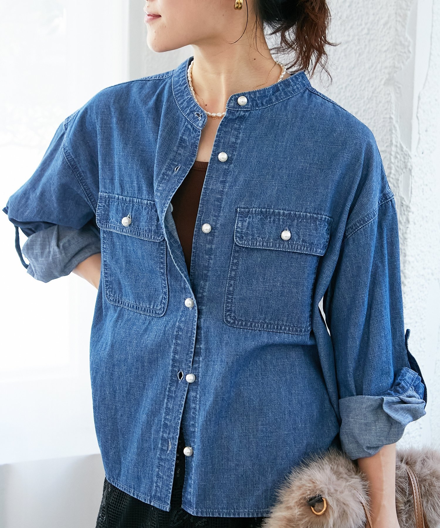 【ルクールブラン/le.coeur blanc】のスタンドネックパールボタンシャツ インテリア・キッズ・メンズ・レディースファッション・服の通販 founy(ファニー) 　ファッション　Fashion　レディースファッション　Fashion for Women　トップス・カットソー　Cut & Sew Tops　シャツ・ブラウス・オフィスカジュアル　Elegant Blouses & Button-Ups　ショート　Short, Short Length　スタンド　Stand Collar, Upright Stand　ダメージ　Distressed, Destroyed　デニム　Denim, Jeans Material　ラウンド　Round, Round Neck　人気　Popular, Best Seller　夏　Summer　春　Spring　羽織　Haori, Light Jacket　ブルー|ID: prp329100004650526 ipo3291000000033597701