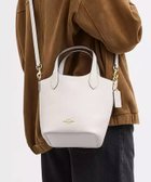 【コーチ/COACH】の【公式】ハンナ バケット バッグ 人気、トレンドファッション・服の通販 founy(ファニー) ファッション Fashion レディースファッション Fashion for Women バッグ Bags マグネット Magnet, Magnetic Closure ラップ Wrap, Wrap Design thumbnail WHITE|ID: prp329100004650553 ipo3291000000033598128