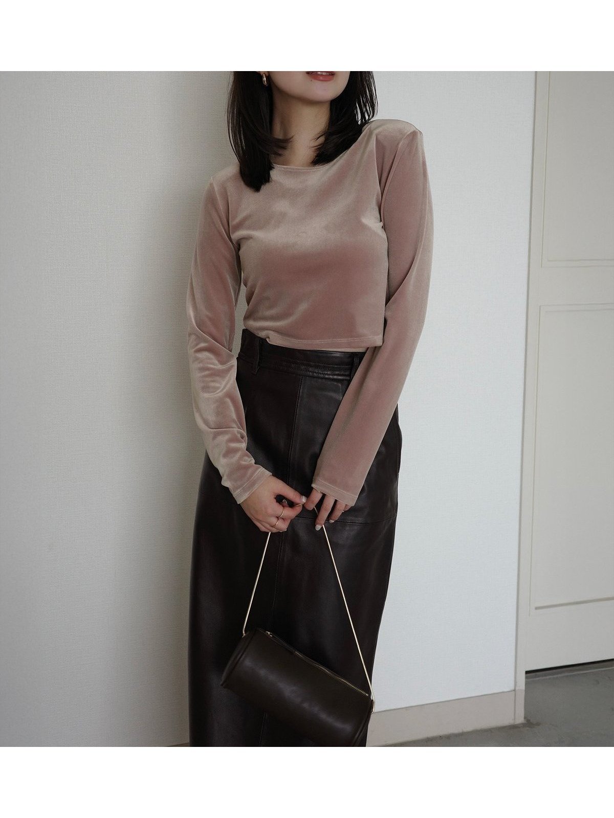 【アニュアンス/anuans】のベロアクロップドカットトップス インテリア・キッズ・メンズ・レディースファッション・服の通販 founy(ファニー) 　ファッション　Fashion　レディースファッション　Fashion for Women　トップス・カットソー　Cut & Sew Tops　ベロアトップス　Velour Tops / Velvet-Look Items　クロップド　Cropped, Short Length　ストレッチ　Stretch, Stretchy Fabric　ベロア　Velour, Soft Velvet　PINK BEIGE|ID: prp329100004650579 ipo3291000000033598714