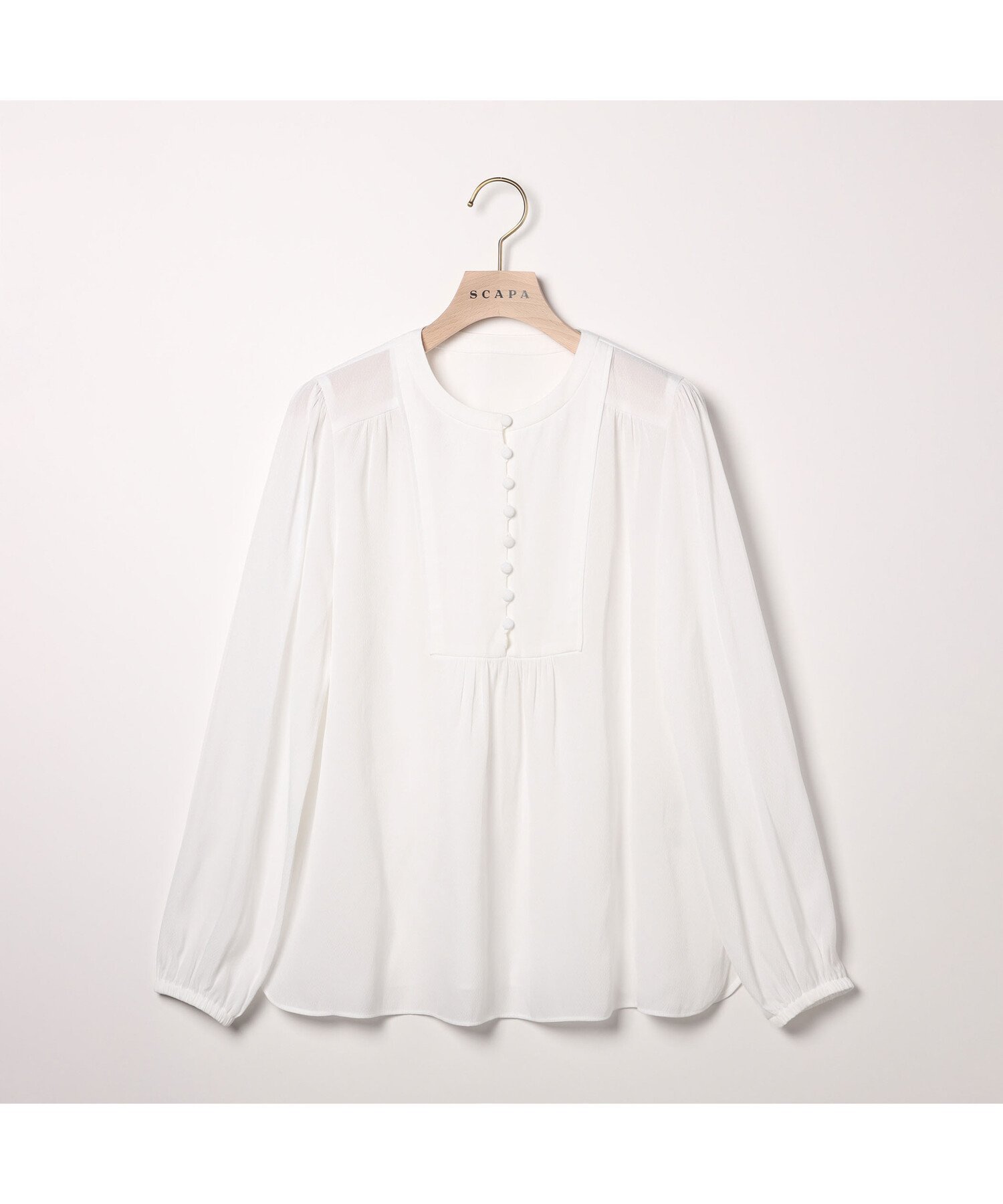【スキャパ/SCAPA】のパウダリードビーブラウス インテリア・キッズ・メンズ・レディースファッション・服の通販 founy(ファニー) 　ファッション　Fashion　レディースファッション　Fashion for Women　トップス・カットソー　Cut & Sew Tops　シャツ・ブラウス・オフィスカジュアル　Elegant Blouses & Button-Ups　エレガント 上品　Elegant　ギャザー　Gathered, Ruffled　スリーブ　Sleeve, Long Sleeve / Short Sleeve　フロント　Front, Front Design　ロマンティック　Romantic, Feminine Style　ホワイト|ID: prp329100004650719 ipo3291000000033600388