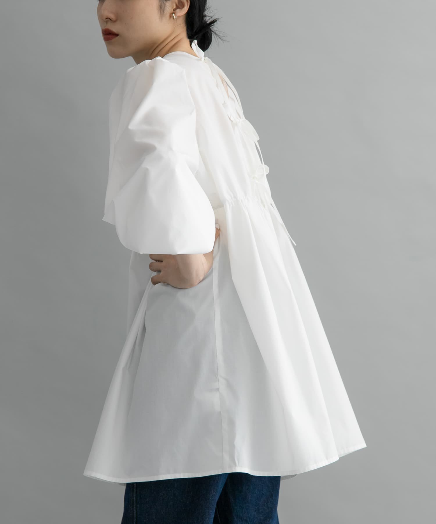 【ケービーエフ/KBF / URBAN RESEARCH】の『WEB限定』BACKリボンチュニック インテリア・キッズ・メンズ・レディースファッション・服の通販 founy(ファニー) 　ファッション　Fashion　レディースファッション　Fashion for Women　トップス・カットソー　Cut & Sew Tops　2025年　2025　2025-2026秋冬・A/W　Autumn/Winter 2025–26 AW25–26　冬　Winter / This Winter　おすすめ　Recommended / Our Picks　ショート　Short, Short Length　スラックス　Slacks, Dress Pants　チュニック　Tunic, Long Top　デニム　Denim, Jeans Material　バランス　Balance, Style Balance　フレア　Flare, Flared　リボン　Ribbon, Bow　A/W・秋冬　Autumn/Winter　OFF|ID: prp329100004651574 ipo3291000000033816376