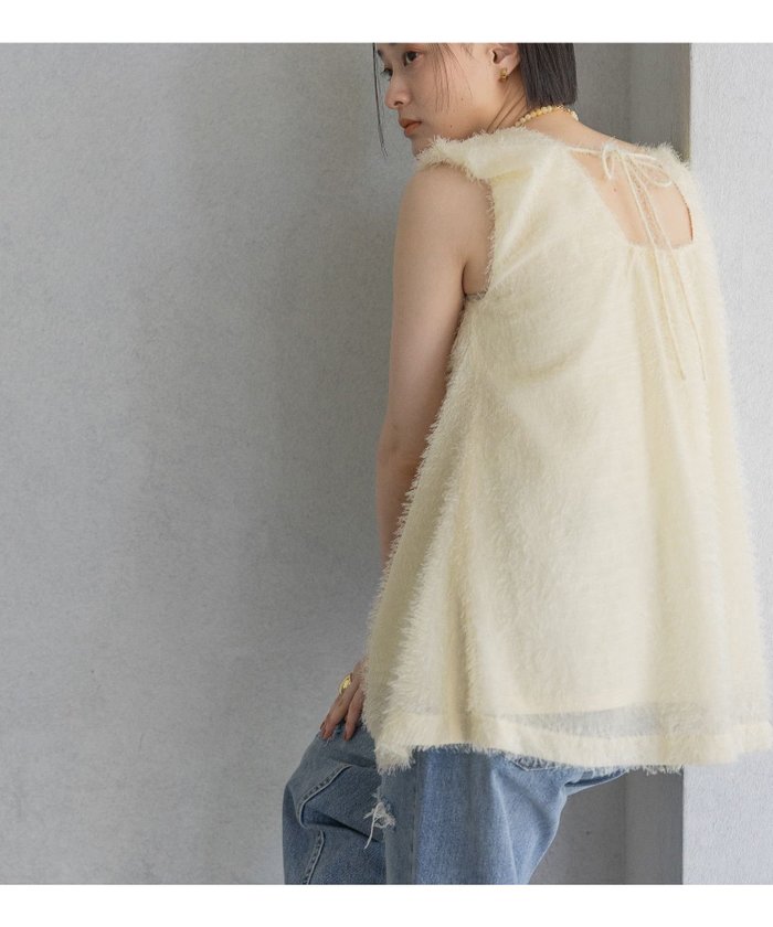 【アパートバイローリーズ/apart by lowrys】のフリンジノースリーブブラウス インテリア・キッズ・メンズ・レディースファッション・服の通販 founy(ファニー) https://founy.com/ ファッション Fashion レディースファッション Fashion for Women トップス・カットソー Cut & Sew Tops キャミソール&ノースリーブ Camisoles & Sleeveless Tops シャツ・ブラウス・オフィスカジュアル Elegant Blouses & Button-Ups おすすめ Recommended / Our Picks ギャザー Gathered, Ruffled サテン Satin, Glossy Fabric ノースリーブ Sleeveless, No-Sleeve フェミニン Feminine, Girly フリンジ Fringe, Tassel |ID: prp329100004651797 ipo3291000000033613846
