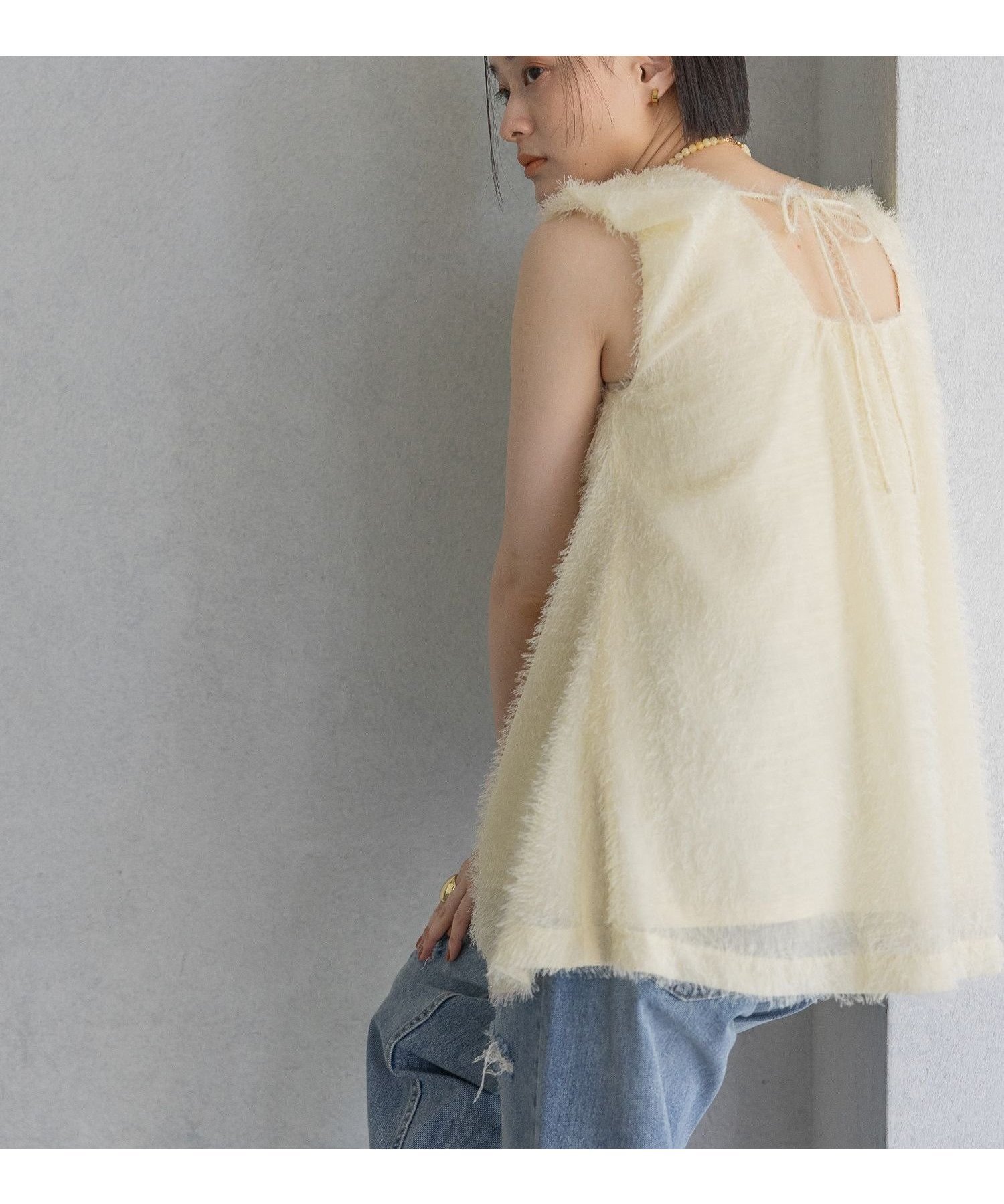 【アパートバイローリーズ/apart by lowrys】のフリンジノースリーブブラウス 人気、トレンドファッション・服の通販 founy(ファニー) 　ファッション　Fashion　レディースファッション　Fashion for Women　トップス・カットソー　Cut & Sew Tops　キャミソール&ノースリーブ　Camisoles & Sleeveless Tops　シャツ・ブラウス・オフィスカジュアル　Elegant Blouses & Button-Ups　おすすめ　Recommended / Our Picks　ギャザー　Gathered, Ruffled　サテン　Satin, Glossy Fabric　ノースリーブ　Sleeveless, No-Sleeve　フェミニン　Feminine, Girly　フリンジ　Fringe, Tassel　 other-1|ID: prp329100004651797 ipo3291000000033613846