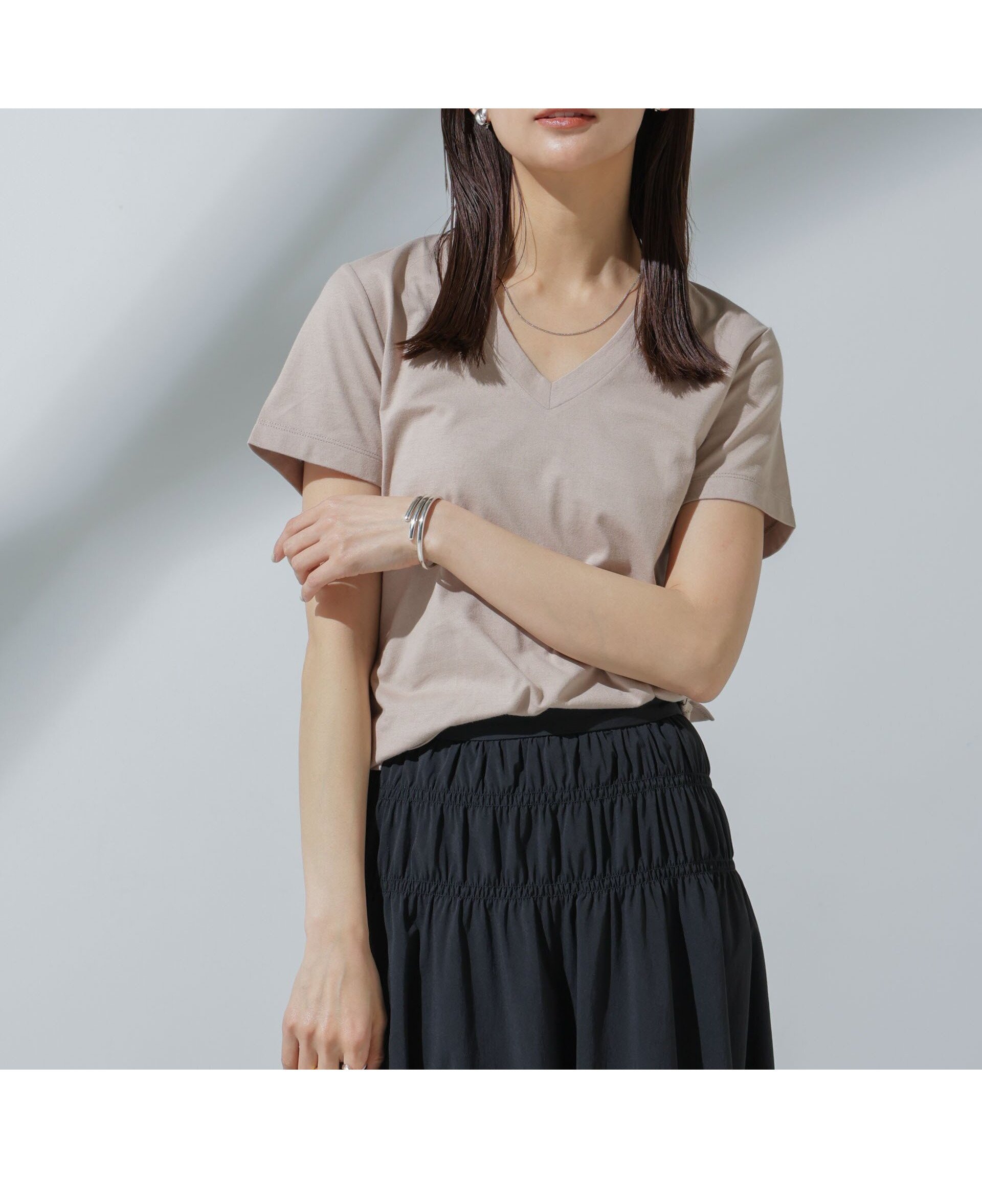 【ナノ ユニバース/nano universe】のAnti Soaked 汗染み防止 VネックTシャツ インテリア・キッズ・メンズ・レディースファッション・服の通販 founy(ファニー) 　ファッション　Fashion　レディースファッション　Fashion for Women　トップス・カットソー　Cut & Sew Tops　シャツ・ブラウス・オフィスカジュアル　Elegant Blouses & Button-Ups　ロングTシャツ・Tシャツ　Longline T-Shirts & Tees　Vネックトップス　V-Neck Tops / V-Cut Neckline Shirts　今季　This Season, Current Season　吸水　Absorbent, Quick-Dry　シンプル　Simple, Minimal　スリット　Slit, Slit Detail　定番　Standard, Basic Item　ノースリーブ　Sleeveless, No-Sleeve　人気　Popular, Best Seller　ベーシック　Basic, Essential　エレガント 上品　Elegant　ビジネス 仕事 通勤　Business / Work / Commuting　グレージュ3|ID: prp329100004652215 ipo3291000000033619044