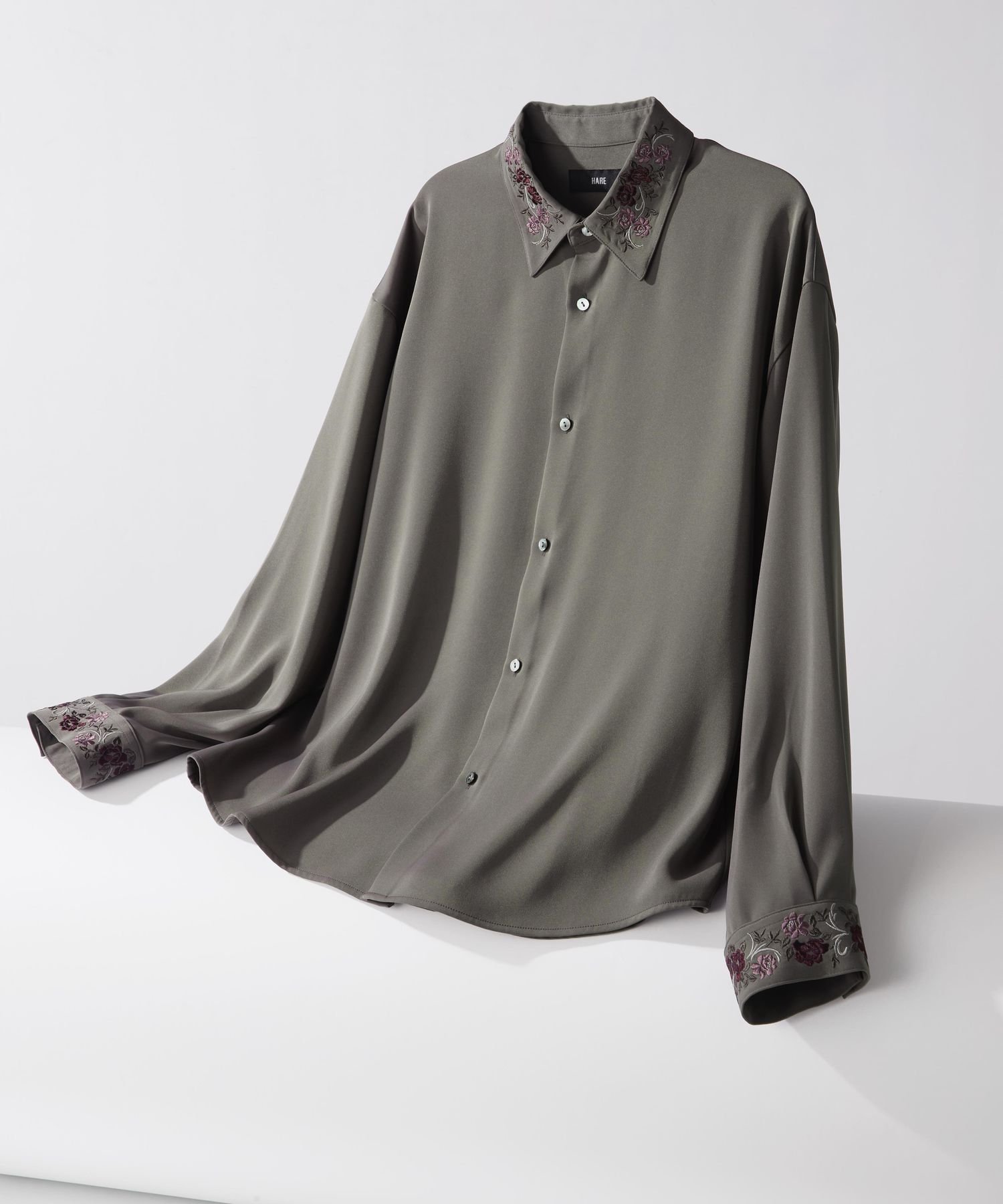 【ハレ/HARE】の【イージーケア機能】TOROMIシシュウシャツ インテリア・キッズ・メンズ・レディースファッション・服の通販 founy(ファニー) 　ファッション　Fashion　レディースファッション　Fashion for Women　トップス・カットソー　Cut & Sew Tops　シャツ・ブラウス・オフィスカジュアル　Elegant Blouses & Button-Ups　インナー　Innerwear　セットアップ　Set-Up, Coordinated Outfit　バランス　Balance, Style Balance　フラワー　Flower, Floral　モチーフ　Motif, Design Theme　無地　Plain, Solid Color　リラックス　Relax, Relaxed Fit　ルーズ　Loose, Oversized　エレガント 上品　Elegant　【セットアップ対応】グレー53|ID: prp329100004652268 ipo3291000000033837154