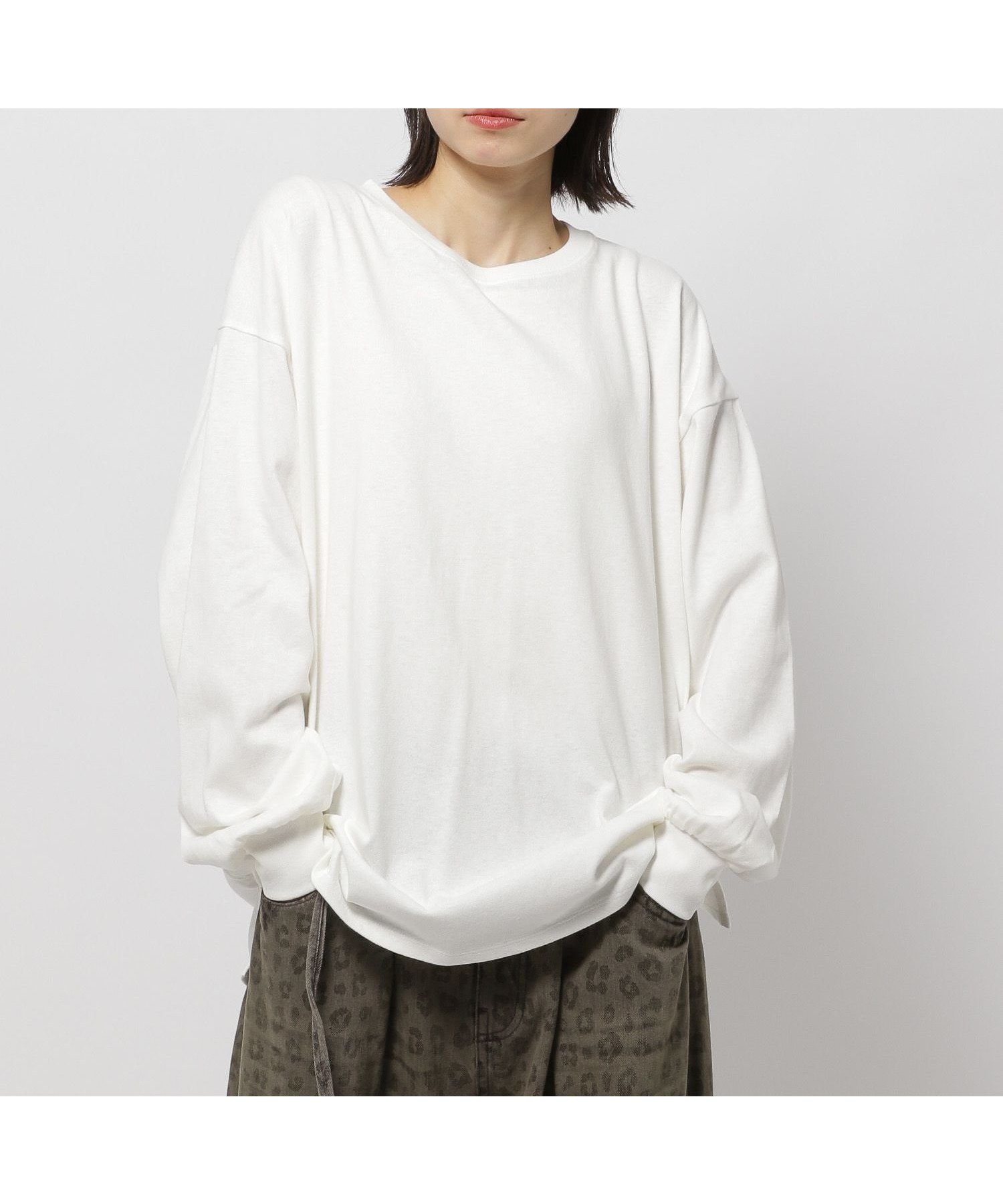 【ニコアンド/niko and】のCOLORマイスターロングTシャツ インテリア・キッズ・メンズ・レディースファッション・服の通販 founy(ファニー) 　ファッション　Fashion　レディースファッション　Fashion for Women　トップス・カットソー　Cut & Sew Tops　シャツ・ブラウス・オフィスカジュアル　Elegant Blouses & Button-Ups　ロングTシャツ・Tシャツ　Longline T-Shirts & Tees　おすすめ　Recommended / Our Picks　インナー　Innerwear　カーディガン　Cardigan, Knitwear　ジャケット　Jacket, Outerwear　スウェット / スエット　Sweatshirt, Sweatwear　チェック　Check, Plaid, Tartan　トレンド　Trend, Trending Now　ボーダー　Border, Stripe　リラックス　Relax, Relaxed Fit　ロング　Long, Long-Length　ワイド　Wide, Wide Fit　今季　This Season, Current Season　定番　Standard, Basic Item　無地　Plain, Solid Color　長袖　Long Sleeve, Full Sleeve　オフ無地|ID: prp329100004652367 ipo3291000000033620657