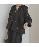 【アーバンリサーチ ドアーズ/URBAN RESEARCH DOORS】のリーフモチーフラメ刺繍ブラウス 人気、トレンドファッション・服の通販 founy(ファニー) ファッション Fashion レディースファッション Fashion for Women トップス・カットソー Cut & Sew Tops シャツ・ブラウス・オフィスカジュアル Elegant Blouses & Button-Ups 2025年 2025 2025-2026秋冬・A/W Autumn/Winter 2025–26 AW25–26 冬 Winter / This Winter ギャザー Gathered, Ruffled ショート Short, Short Length トレンド Trend, Trending Now フリル Frill, Ruffle フロント Front, Front Design エレガント 上品 Elegant A/W・秋冬 Autumn/Winter thumbnail CHARCOAL|ID: prp329100004652467 ipo3291000000033621775