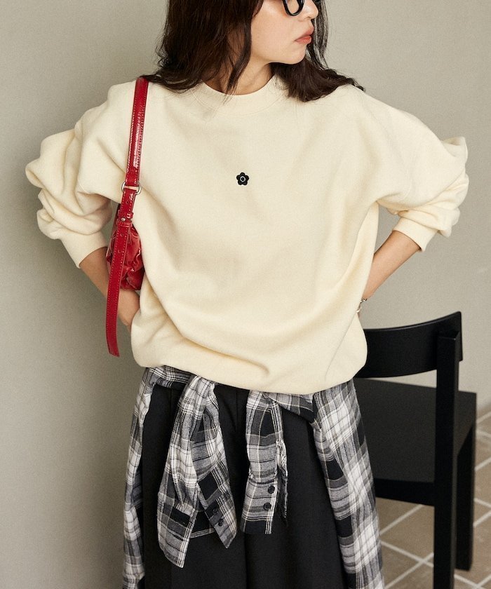 【フリークスストア/FREAK'S STORE】のワンポイント ロゴ刺繍 裏起毛 スウェット 限定展開 25AW26SS 人気、トレンドファッション・服の通販 founy(ファニー) 　ファッション　Fashion　レディースファッション　Fashion for Women　トップス・カットソー　Cut & Sew Tops　レディースパーカー・カジュアルフーディー　Casual Hoodies & Sweatshirts　スウェット・クルーネックトップス　Sweatshirts & Crewnecks / Relaxed Fit Sweat Tops　秋　Autumn　シンプル　Simple, Minimal　ジャケット　Jacket, Outerwear　スウェット / スエット　Sweatshirt, Sweatwear　スペシャル　Special, Limited Edition　スラックス　Slacks, Dress Pants　デニム　Denim, Jeans Material　フラワー　Flower, Floral　フレア　Flare, Flared　ミニスカート　Mini Skirt, Short Skirt　モチーフ　Motif, Design Theme　リアル　Real, Realistic　ルーズ　Loose, Oversized　ワイド　Wide, Wide Fit　ワンポイント　One Point, Statement Accent　A/W・秋冬　Autumn/Winter　冬　Winter / This Winter　おすすめ　Recommended / Our Picks　2025年　2025　2025-2026秋冬・A/W　Autumn/Winter 2025–26 AW25–26　2026年　2026　 other-1|ID: prp329100004653259 ipo3291000000036072429