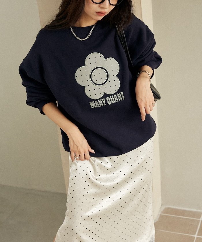 【フリークスストア/FREAK'S STORE】のドット デイジー ロゴ スウェット 限定展開 25AW26SS インテリア・キッズ・メンズ・レディースファッション・服の通販 founy(ファニー) 　ファッション　Fashion　レディースファッション　Fashion for Women　トップス・カットソー　Cut & Sew Tops　レディースパーカー・カジュアルフーディー　Casual Hoodies & Sweatshirts　スウェット・クルーネックトップス　Sweatshirts & Crewnecks / Relaxed Fit Sweat Tops　シンプル　Simple, Minimal　スウェット / スエット　Sweatshirt, Sweatwear　スペシャル　Special, Limited Edition　スラックス　Slacks, Dress Pants　ドット　Polka Dot, Dot Pattern　フェミニン　Feminine, Girly　フラワー　Flower, Floral　フロント　Front, Front Design　ミニスカート　Mini Skirt, Short Skirt　モチーフ　Motif, Design Theme　リアル　Real, Realistic　ルーズ　Loose, Oversized　ロング　Long, Long-Length　A/W・秋冬　Autumn/Winter　冬　Winter / This Winter　おすすめ　Recommended / Our Picks　エレガント 上品　Elegant　2025年　2025　2025-2026秋冬・A/W　Autumn/Winter 2025–26 AW25–26　2026年　2026　ネイビー|ID: prp329100004653261 ipo3291000000036070831