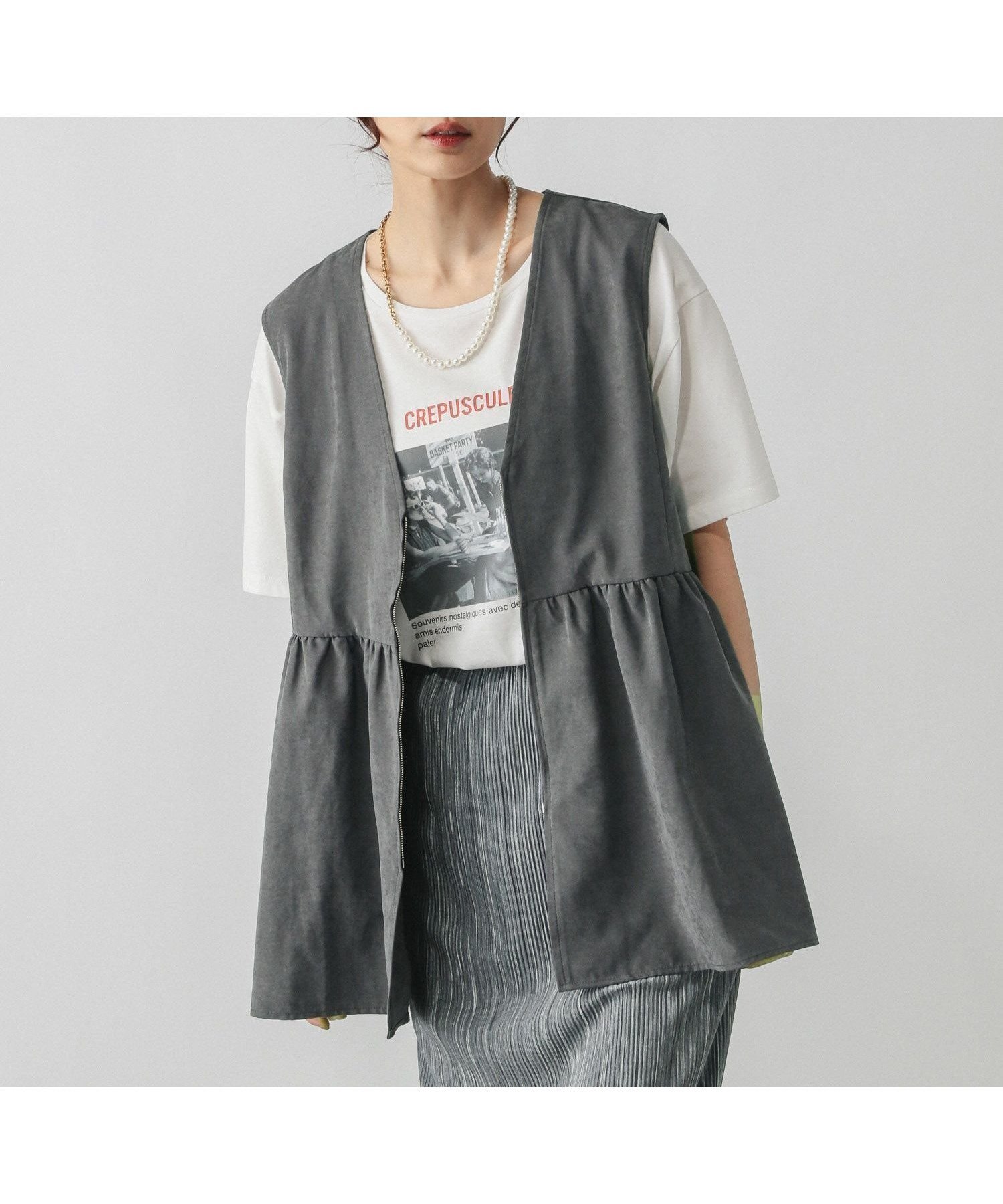 【グローバルワーク/GLOBAL WORK】のピーチサテンベスト/580832 インテリア・キッズ・メンズ・レディースファッション・服の通販 founy(ファニー) 　ファッション　Fashion　レディースファッション　Fashion for Women　アウター　Coat / Outerwear Collection　トップス・カットソー　Cut & Sew Tops　ベスト&ジレ / 重ね着スタイル　Vests & Gilets　ギャザー　Gathered, Ruffled　タンク　Tank Top, Sleeveless Top　ポケット　Pocket, Pocket Detail　秋　Autumn　A/W・秋冬　Autumn/Winter　スミクロ15|ID: prp329100004653269 ipo3291000000033987113