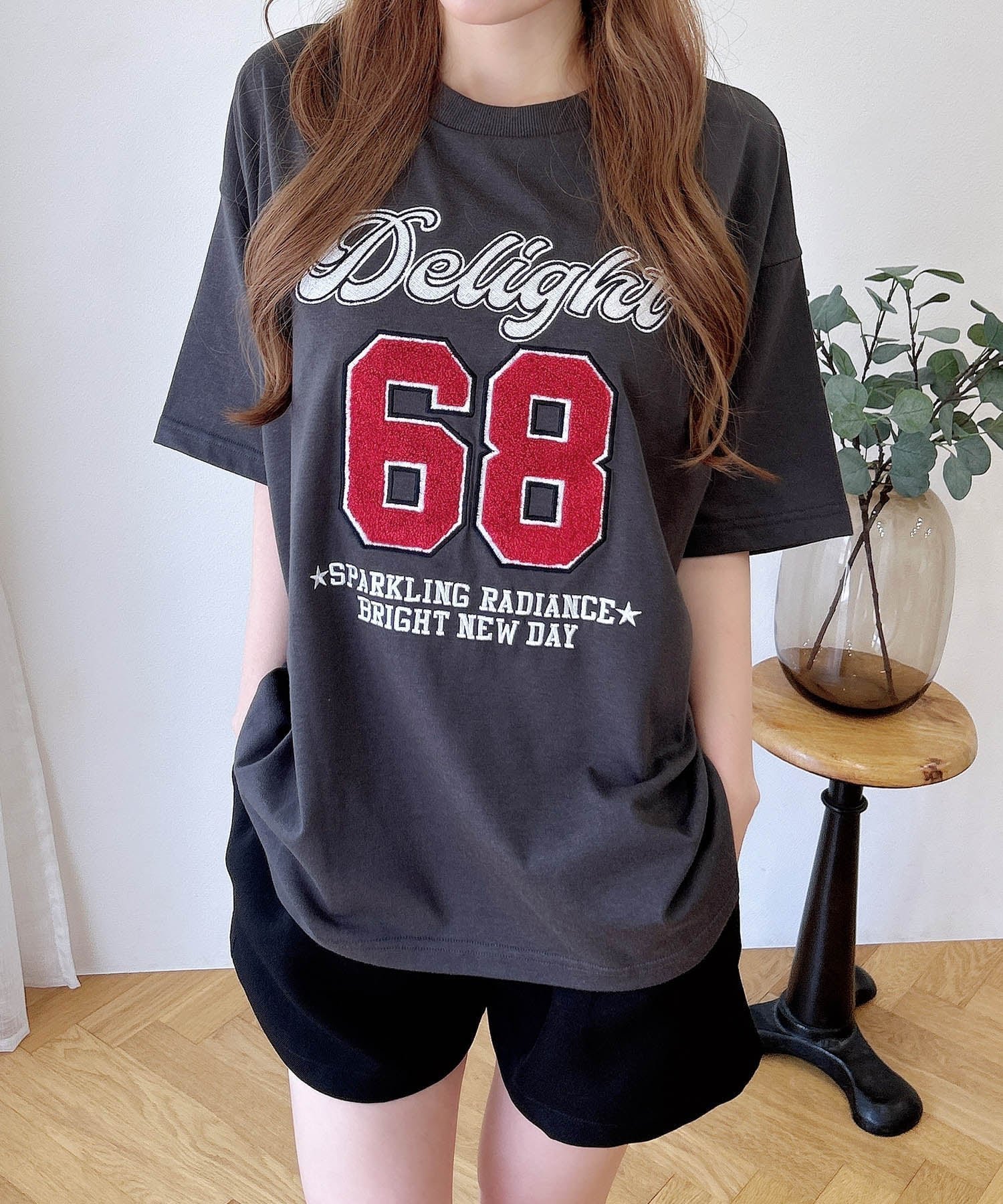 【イング/INGNI】のINGNI/ナンバリングロゴチュニックT インテリア・キッズ・メンズ・レディースファッション・服の通販 founy(ファニー) 　ファッション　Fashion　レディースファッション　Fashion for Women　トップス・カットソー　Cut & Sew Tops　おすすめ　Recommended / Our Picks　スポーティ　Sporty, Casual Athletic　スマホ　Smartphone, Mobile Device　チュニック　Tunic, Long Top　フロント　Front, Front Design　リラックス　Relax, Relaxed Fit　チャコールグレー|ID: prp329100004653284 ipo3291000000033631858