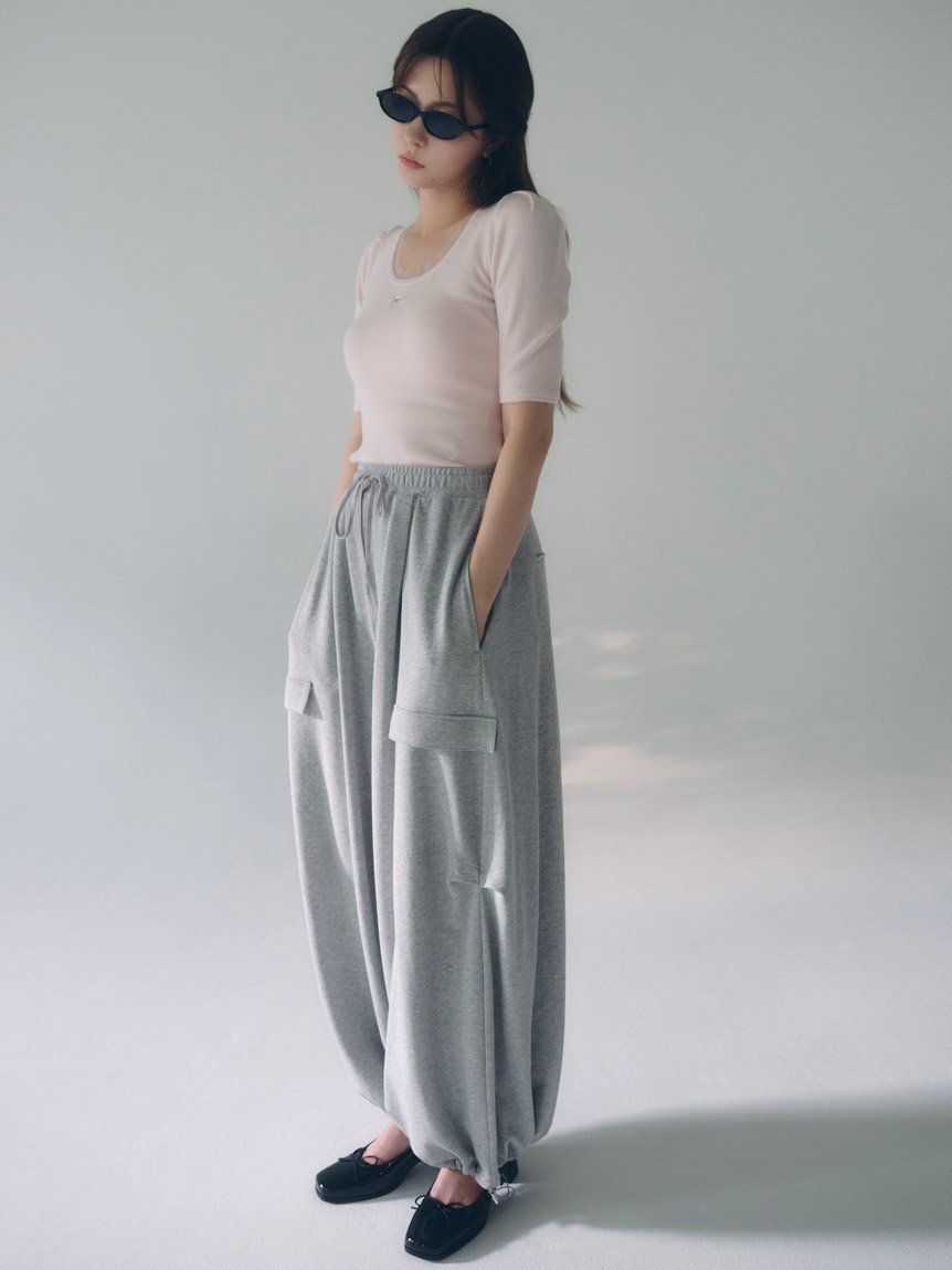 【スナイデル/SNIDEL】のワイドデザインパンツ インテリア・キッズ・メンズ・レディースファッション・服の通販 founy(ファニー) 　ファッション　Fashion　レディースファッション　Fashion for Women　パンツ　Pants & Trousers　今季　This Season, Current Season　スウェット / スエット　Sweatshirt, Sweatwear　ストレート　Straight, Straight Cut　チェック　Check, Plaid, Tartan　トレンド　Trend, Trending Now　ドローストリング　Drawstring, Pull Cord　フラップ　Flap, Flap Pocket　ポケット　Pocket, Pocket Detail　ミリタリー　Military, Army Style　ワイド　Wide, Wide Fit　おすすめ　Recommended / Our Picks　GRY[006]|ID: prp329100004653293 ipo3291000000033632095