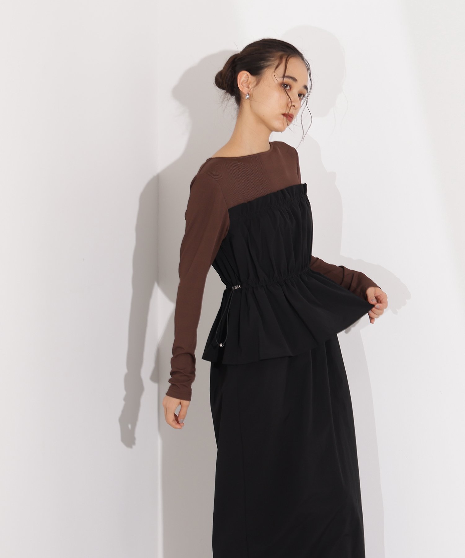 【エヌ ナチュラルビューティーベーシック/N.Natural Beauty basic】のドロストコードドッキングワンピース長袖 インテリア・キッズ・メンズ・レディースファッション・服の通販 founy(ファニー) 　ファッション　Fashion　レディースファッション　Fashion for Women　ワンピース　Dresses　おすすめ　Recommended / Our Picks　ジャケット　Jacket, Outerwear　スリット　Slit, Slit Detail　センター　Center, Center Line　タフタ　Taffeta, Structured Fabric　ドッキング　Docking, Mixed Material　ドローコード　Drawcord, Drawstring Cord　長袖　Long Sleeve, Full Sleeve　ブラック|ID: prp329100004653358 ipo3291000000033633217