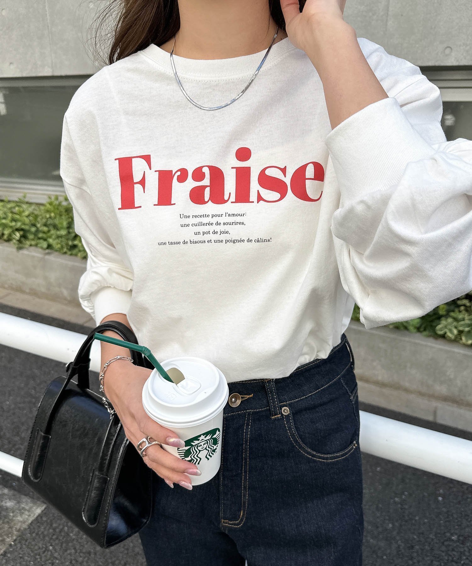 【アンドミー/andme】のコットン天竺フレンチロゴプリント長袖Tシャツ インテリア・キッズ・メンズ・レディースファッション・服の通販 founy(ファニー) 　ファッション　Fashion　レディースファッション　Fashion for Women　トップス・カットソー　Cut & Sew Tops　シャツ・ブラウス・オフィスカジュアル　Elegant Blouses & Button-Ups　ロングTシャツ・Tシャツ　Longline T-Shirts & Tees　おすすめ　Recommended / Our Picks　フレンチ　French, French Style　プリント　Print, Printed Pattern　ベーシック　Basic, Essential　人気　Popular, Best Seller　長袖　Long Sleeve, Full Sleeve　オフホワイト×レッド|ID: prp329100004653504 ipo3291000000033634600