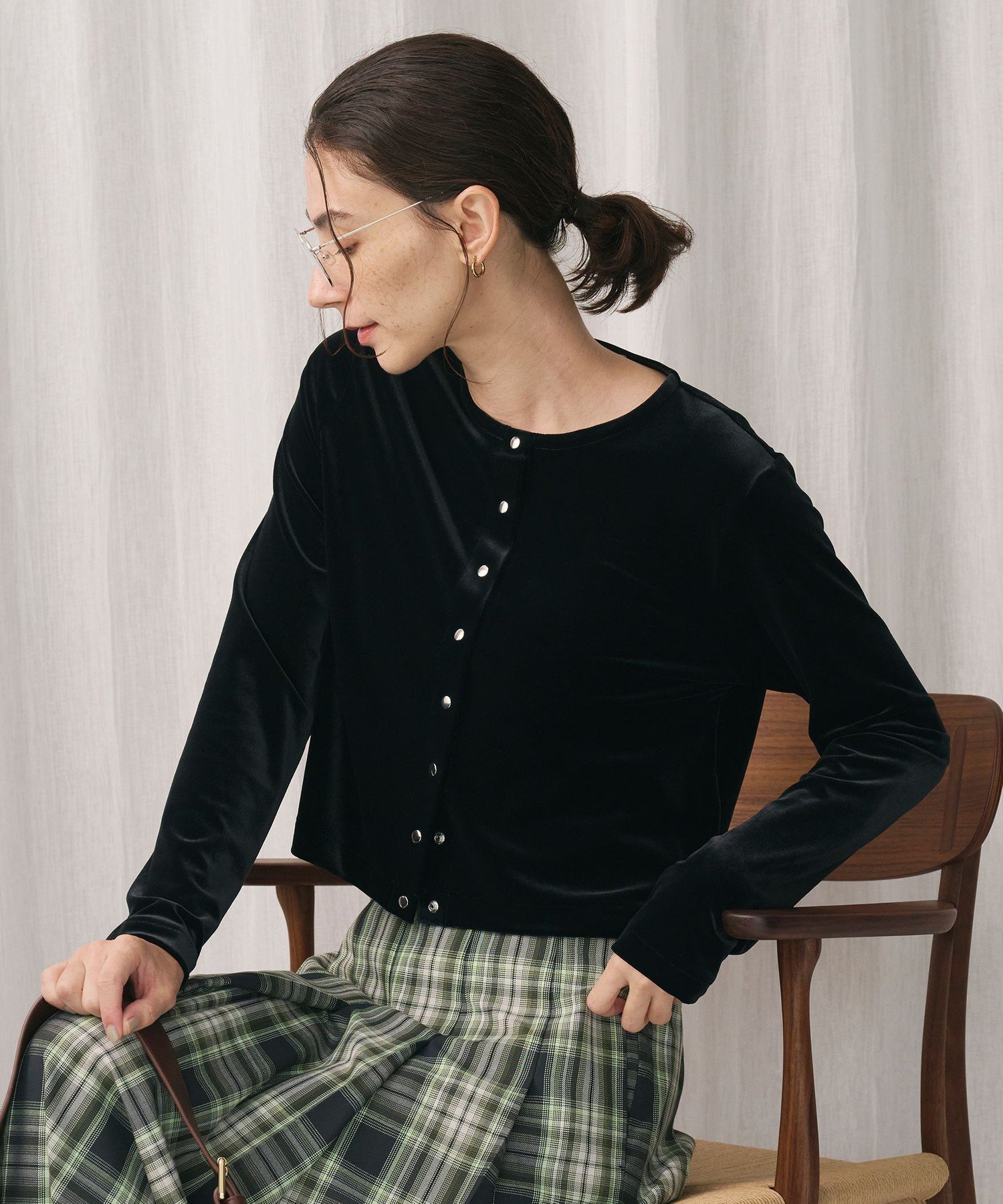 【ビューティ&ユース ユナイテッドアローズ/BEAUTY&YOUTH / UNITED ARROWS】のベロアコンパクト カーディガン インテリア・キッズ・メンズ・レディースファッション・服の通販 founy(ファニー) ファッション Fashion レディースファッション Fashion for Women トップス・カットソー Cut & Sew Tops カーディガン・羽織り Layered Style Cardigans ベロアトップス Velour Tops / Velvet-Look Items インナー Innerwear カーディガン Cardigan, Knitwear クロップド Cropped, Short Length コンパクト Compact, Small Size シルバー Silver, Metallic Silver ジャケット Jacket, Outerwear デニム Denim, Jeans Material トレンド Trend, Trending Now 人気 Popular, Best Seller ベロア Velour, Soft Velvet ボトム Bottoms, Lower Wear 羽織 Haori, Light Jacket おすすめ Recommended / Our Picks エレガント 上品 Elegant BLACK|ID: prp329100004653514 ipo3291000000034832320