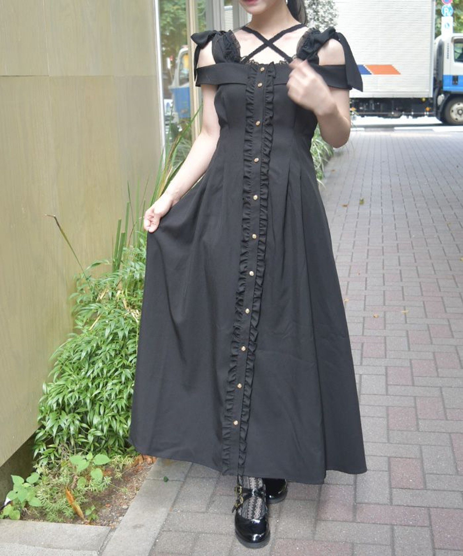 【アクシーズファム/axes femme】のショルダーリボンワンピース インテリア・キッズ・メンズ・レディースファッション・服の通販 founy(ファニー) 　ファッション　Fashion　レディースファッション　Fashion for Women　ワンピース　Dresses　インナー　Innerwear　カーディガン　Cardigan, Knitwear　デコルテ　Décolleté, Neckline　フェミニン　Feminine, Girly　フリル　Frill, Ruffle　フレア　Flare, Flared　リボン　Ribbon, Bow　ロング　Long, Long-Length　エレガント 上品　Elegant　黒|ID: prp329100004653525 ipo3291000000033634754