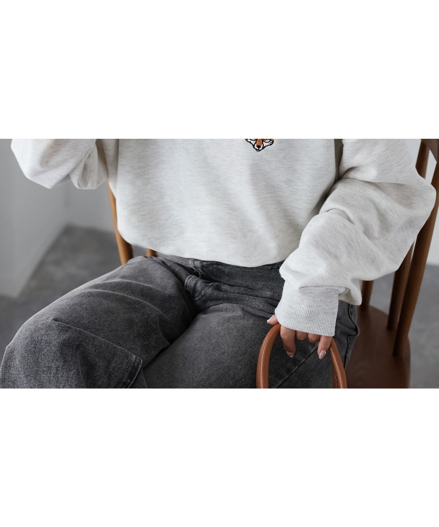 【リベリー/Riberry】のめがねキツネ胸刺繍スウェット インテリア・キッズ・メンズ・レディースファッション・服の通販 founy(ファニー) 　ファッション　Fashion　レディースファッション　Fashion for Women　トップス・カットソー　Cut & Sew Tops　レディースパーカー・カジュアルフーディー　Casual Hoodies & Sweatshirts　スウェット・クルーネックトップス　Sweatshirts & Crewnecks / Relaxed Fit Sweat Tops　春　Spring　吸水　Absorbent, Quick-Dry　シンプル　Simple, Minimal　スウェット / スエット　Sweatshirt, Sweatwear　スラックス　Slacks, Dress Pants　トレンド　Trend, Trending Now　人気　Popular, Best Seller　メガネ　Glasses, Eyewear　ロング　Long, Long-Length　ワンポイント　One Point, Statement Accent　おすすめ　Recommended / Our Picks　オートミール|ID: prp329100004653602 ipo3291000000033635737